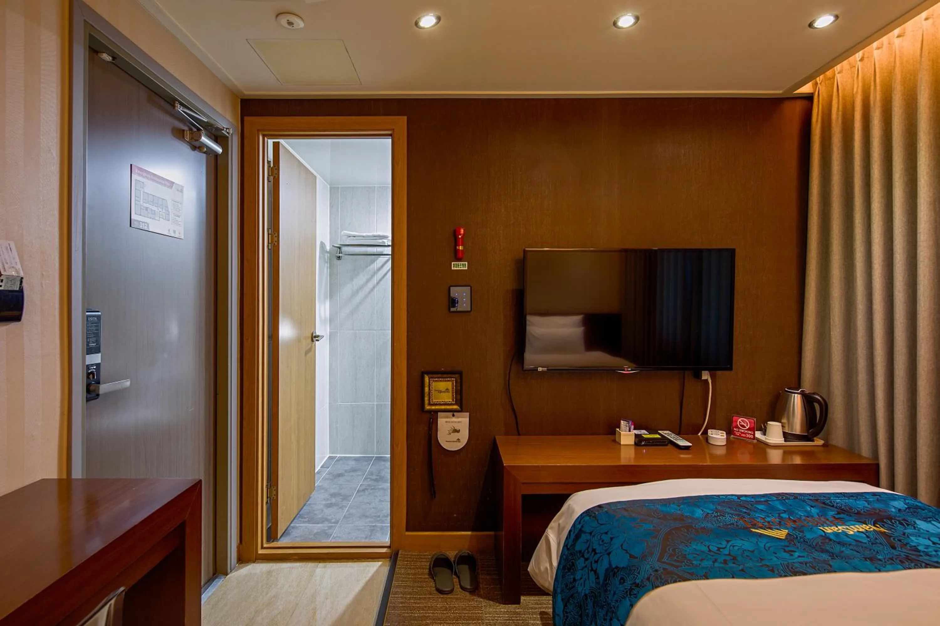 Photo of the whole room, Bed in Namsan Hill Hotel