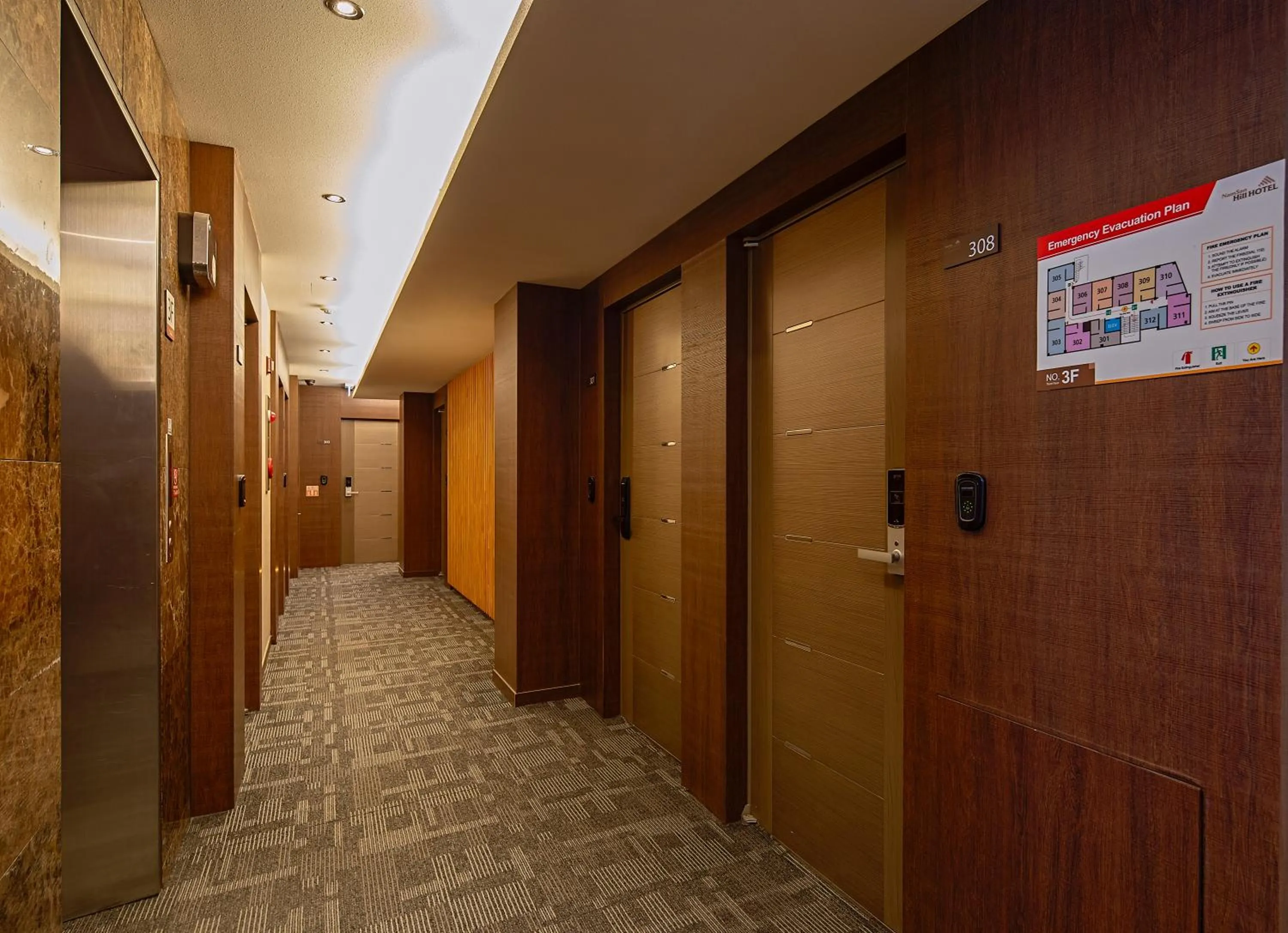 elevator in Namsan Hill Hotel