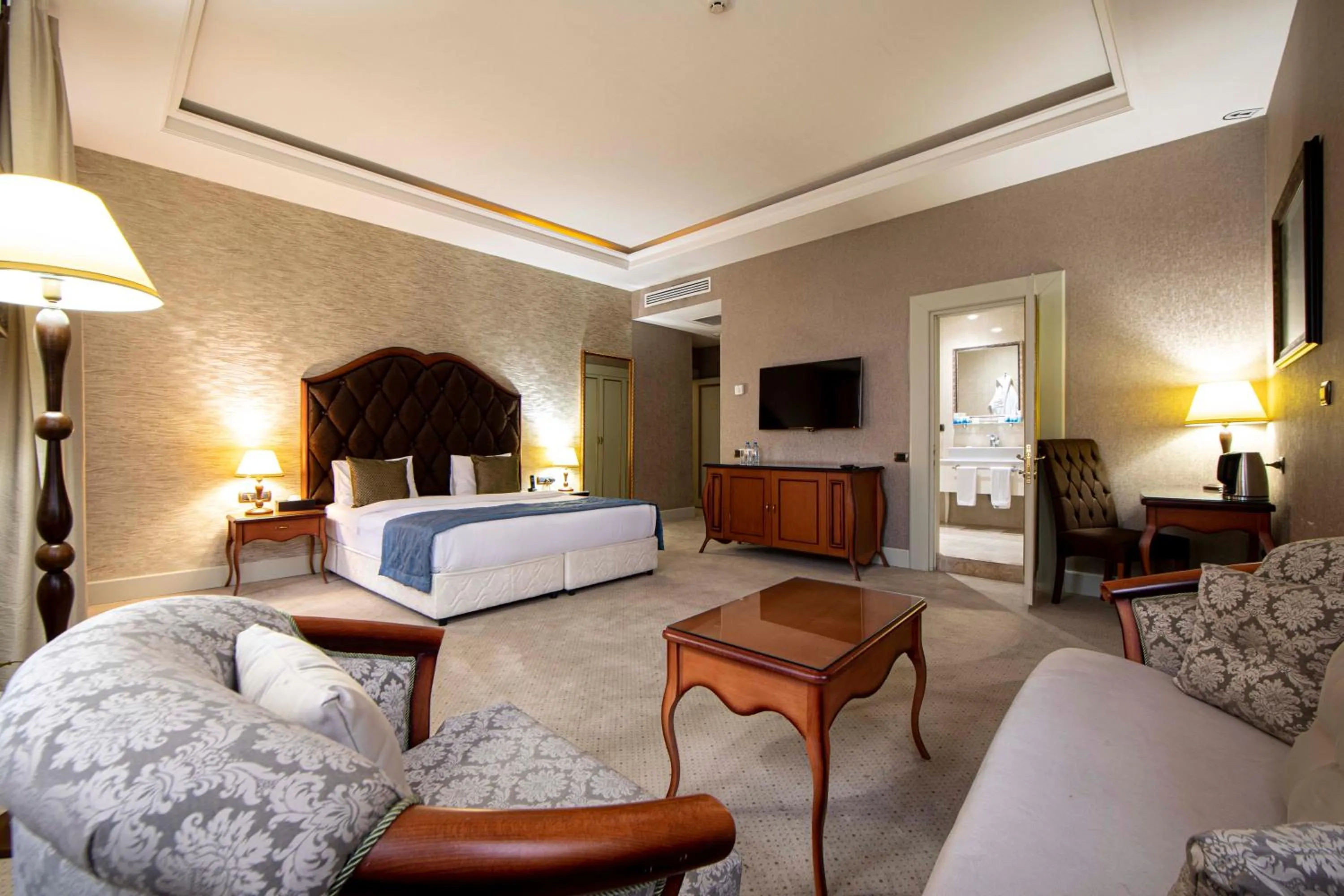 Photo of the whole room, Bed in Sapphire Inn Hotel