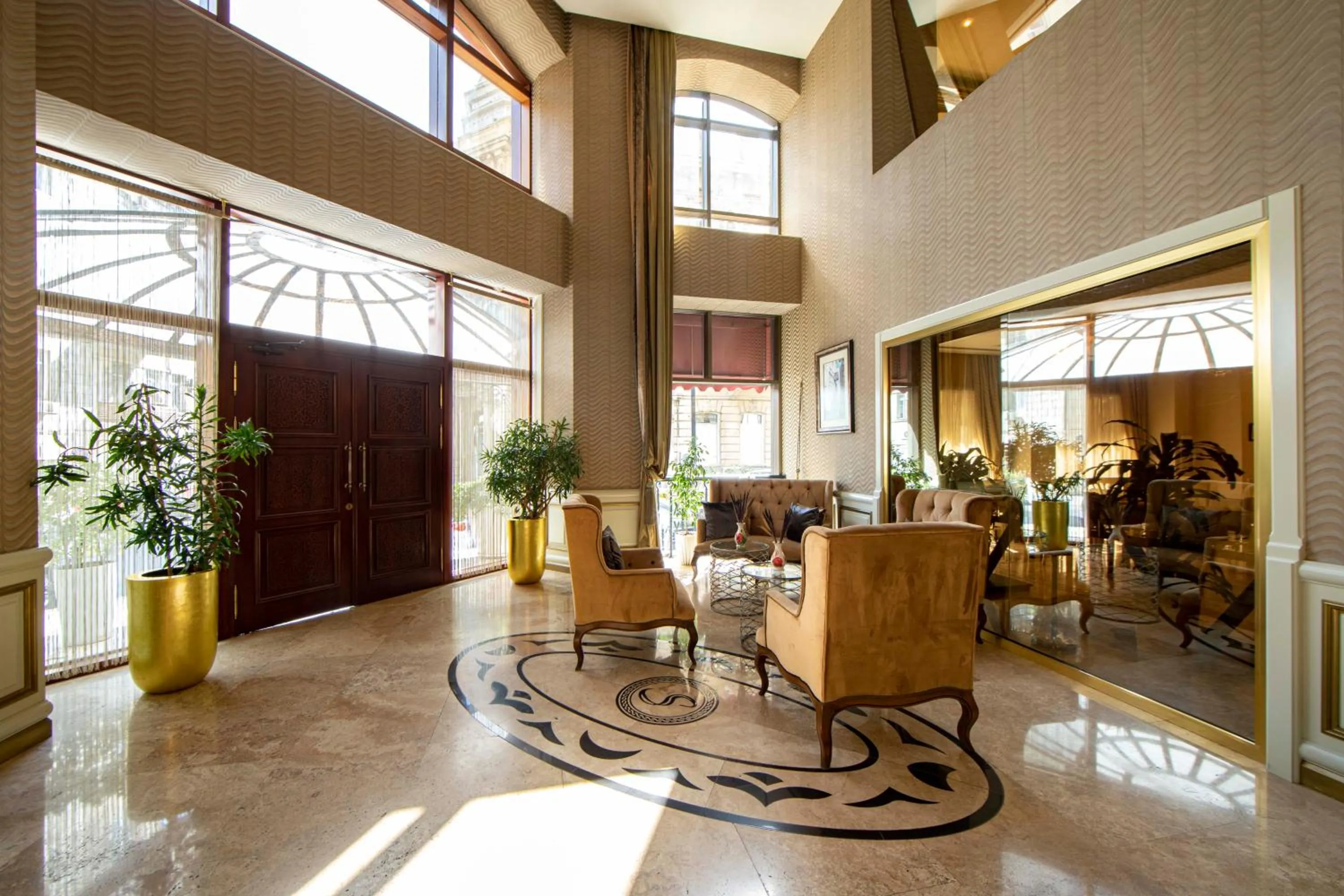 Lobby or reception in Sapphire Inn Hotel
