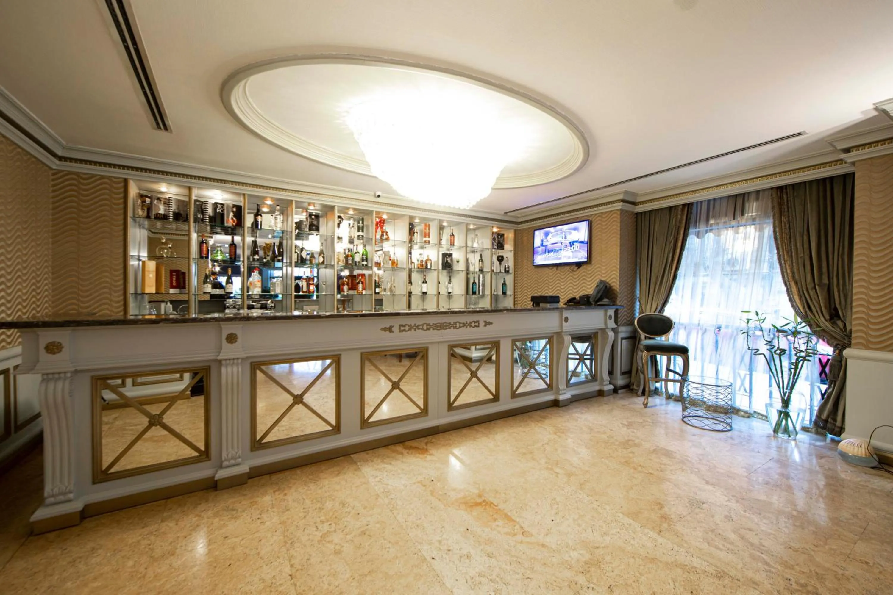 Lounge or bar in Sapphire Inn Hotel