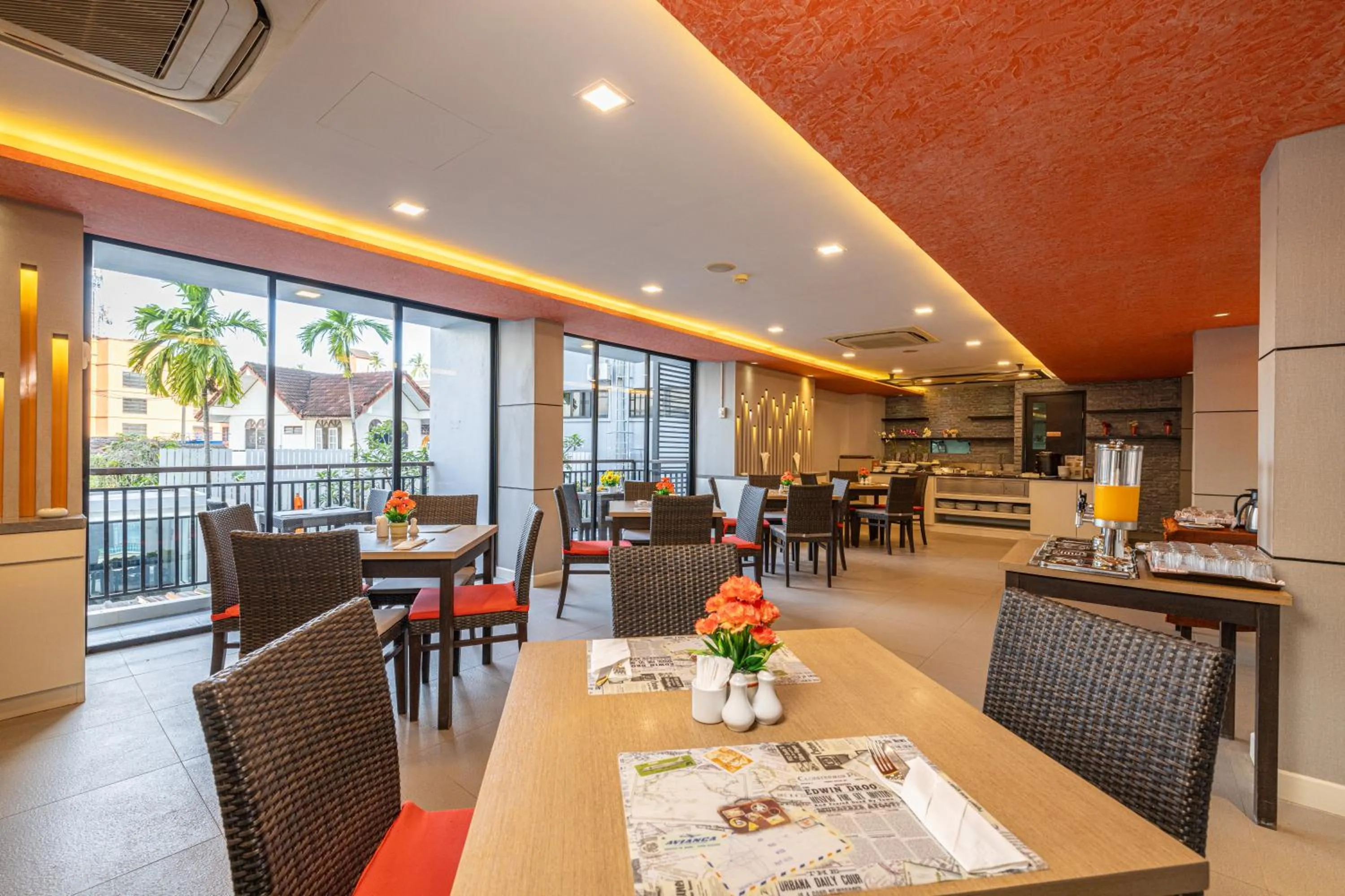 Restaurant/places to eat in Citrus Patong Hotel by Compass Hospitality