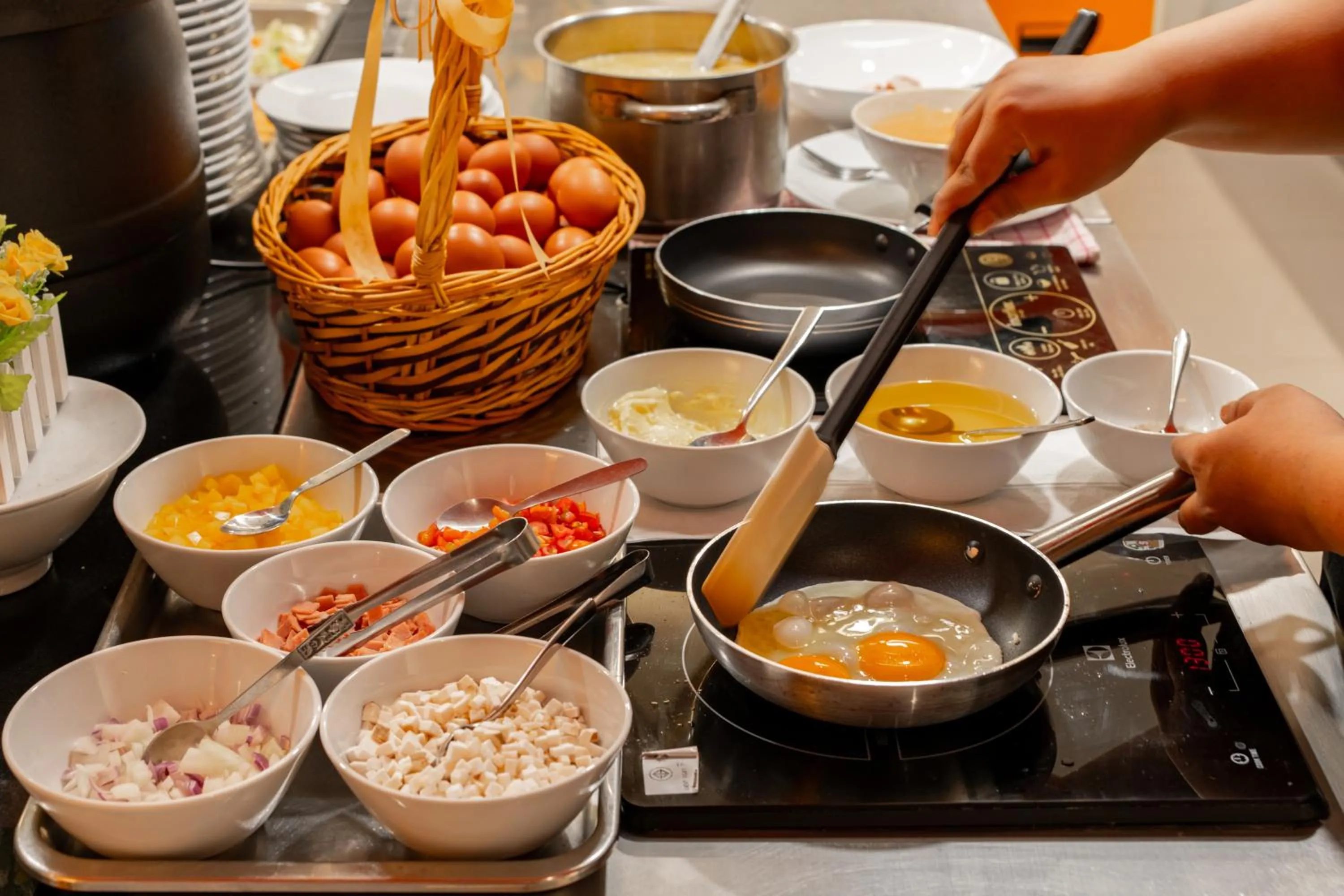 Restaurant/places to eat in Citrus Patong Hotel by Compass Hospitality