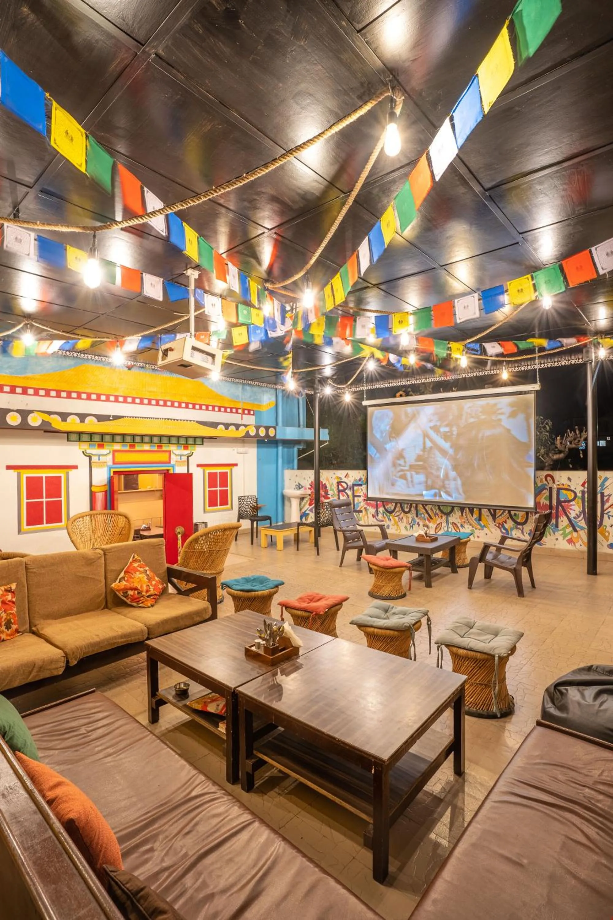 Communal lounge/ TV room in The Trippy Tribe