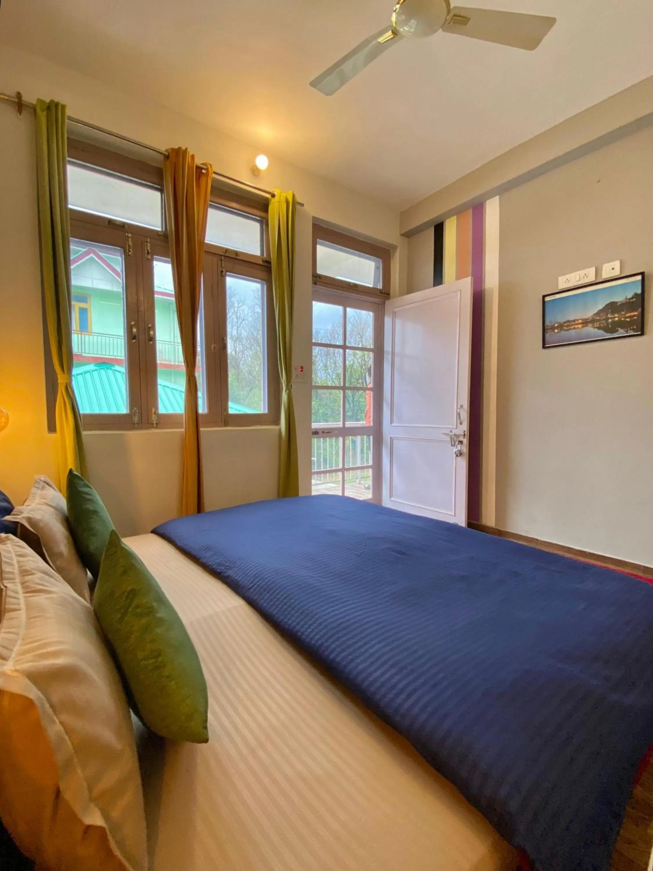 Photo of the whole room, Bed in The Trippy Tribe