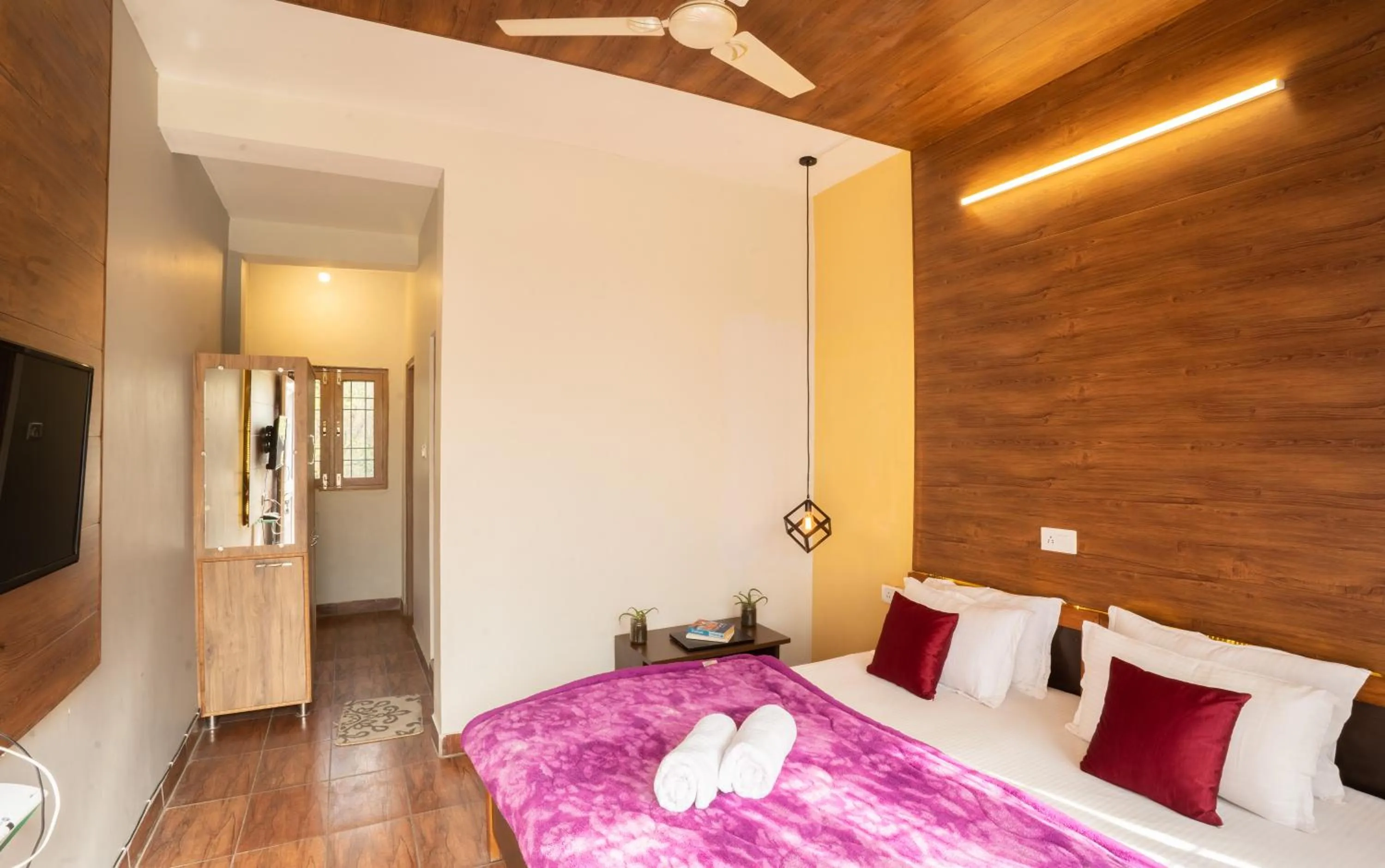 Photo of the whole room, Bed in The Trippy Tribe