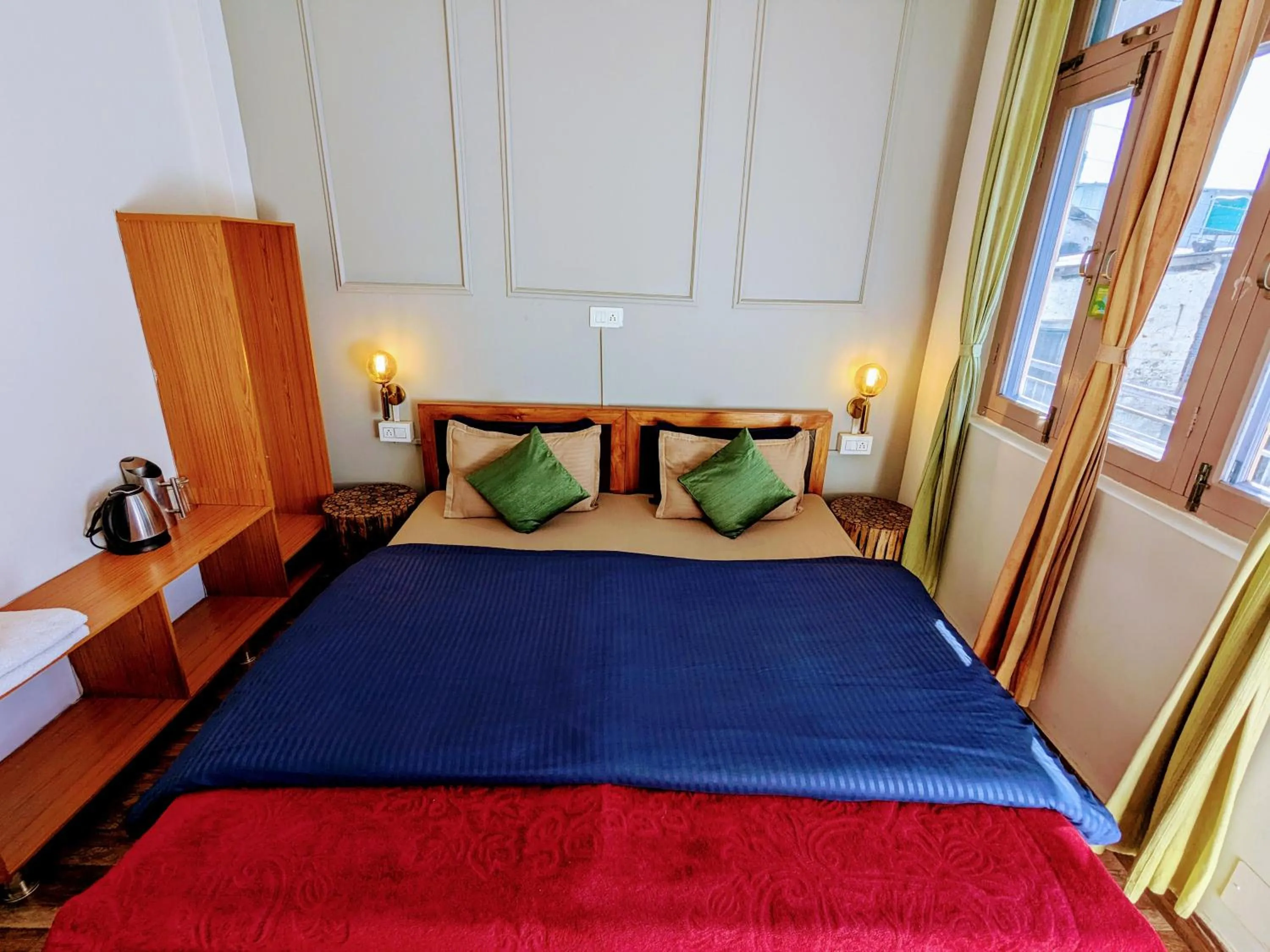 Photo of the whole room, Bed in The Trippy Tribe