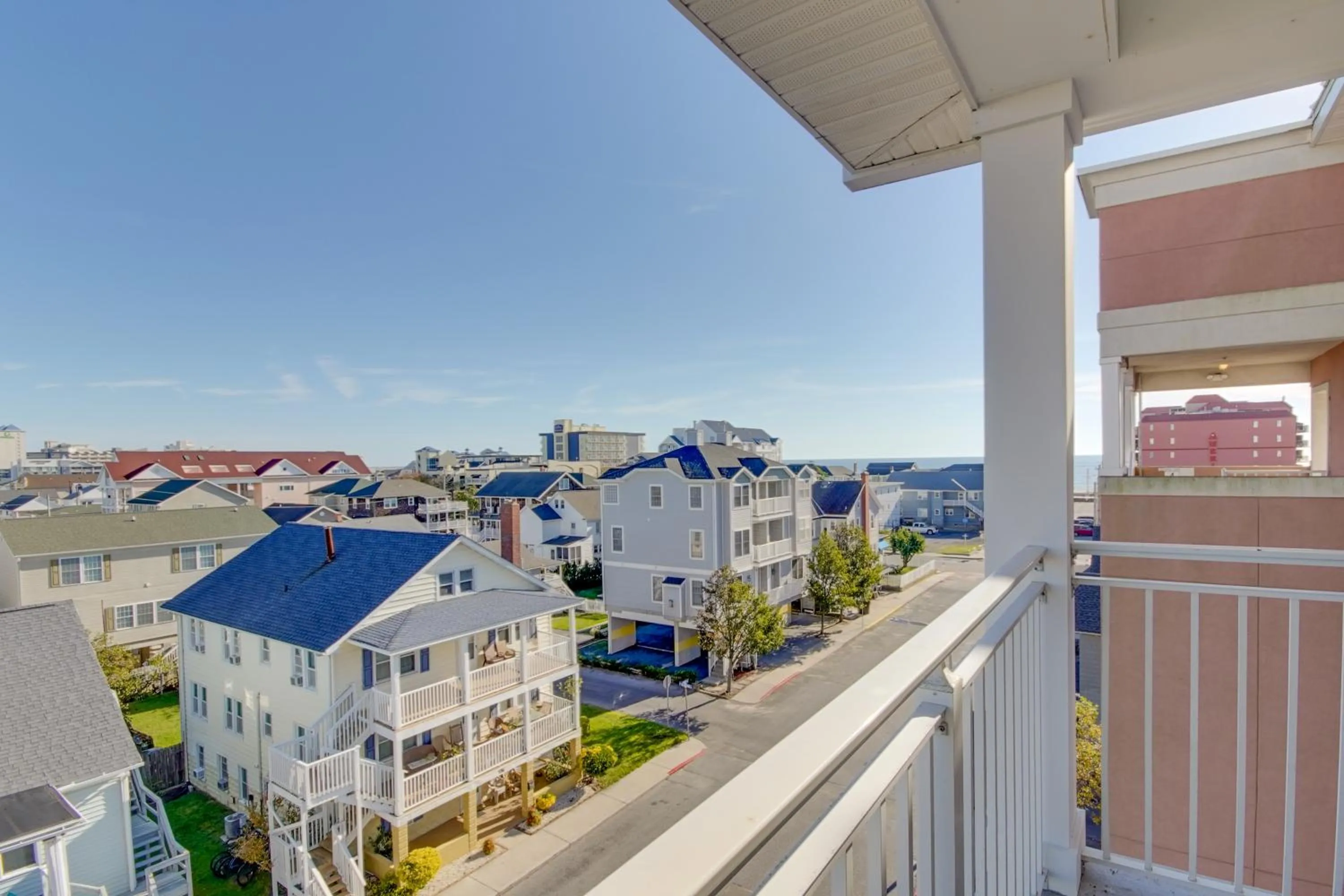 Property building in Americana Condos 10th street