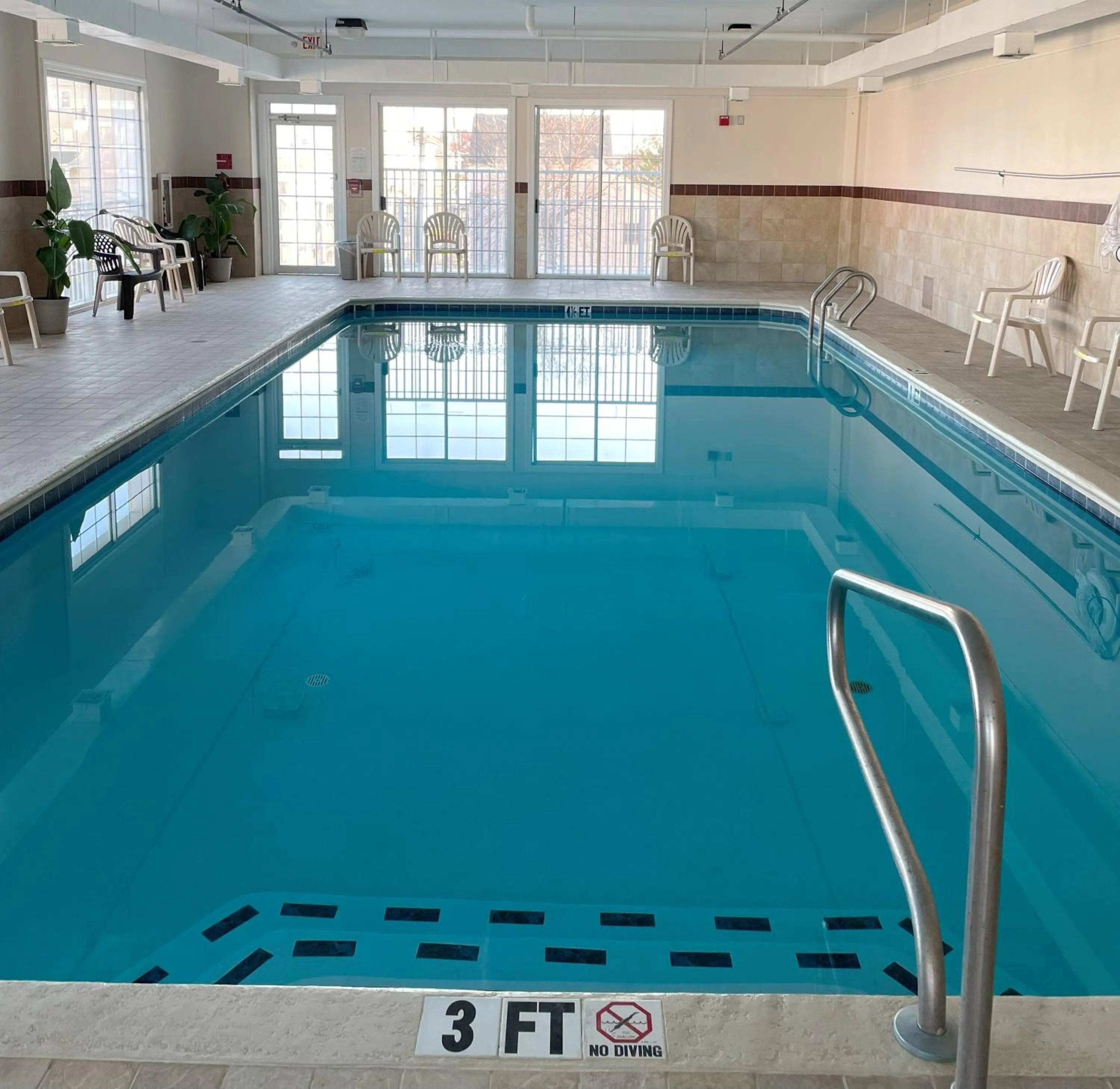 Swimming pool in Americana Condos 10th street