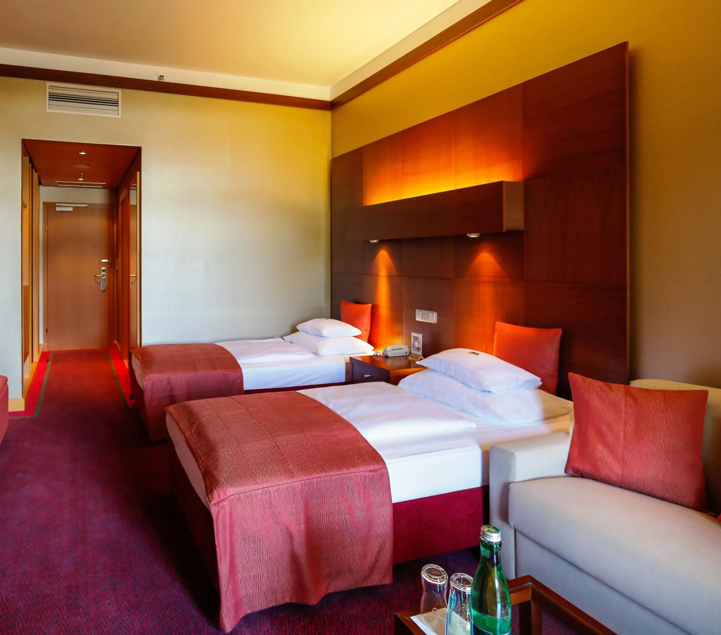 Bedroom, Bed in Das Sonnreich - Thermenhotel Loipersdorf