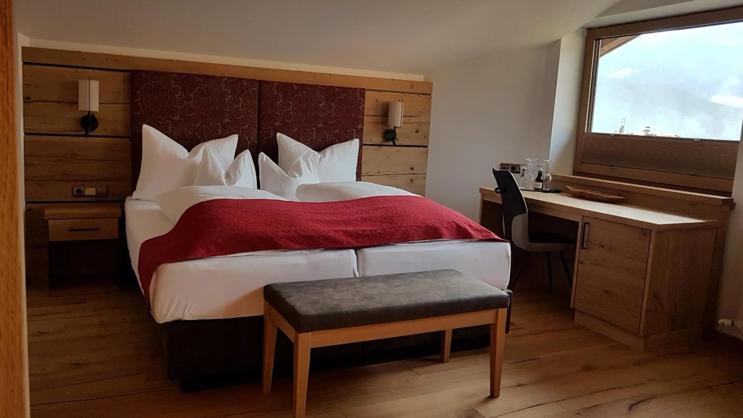 Bed in Hotel Tyrolis