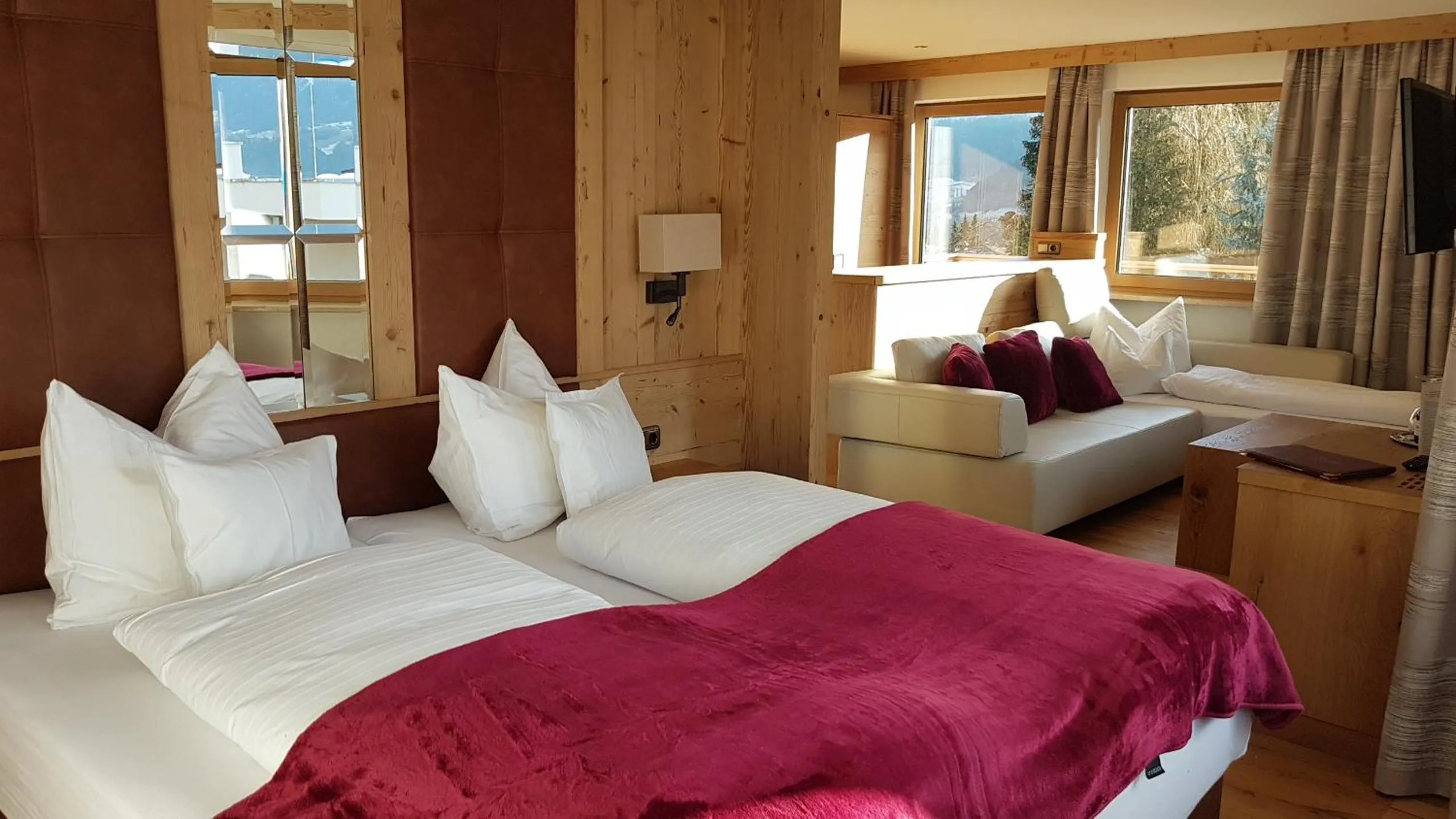 Bed in Hotel Tyrolis