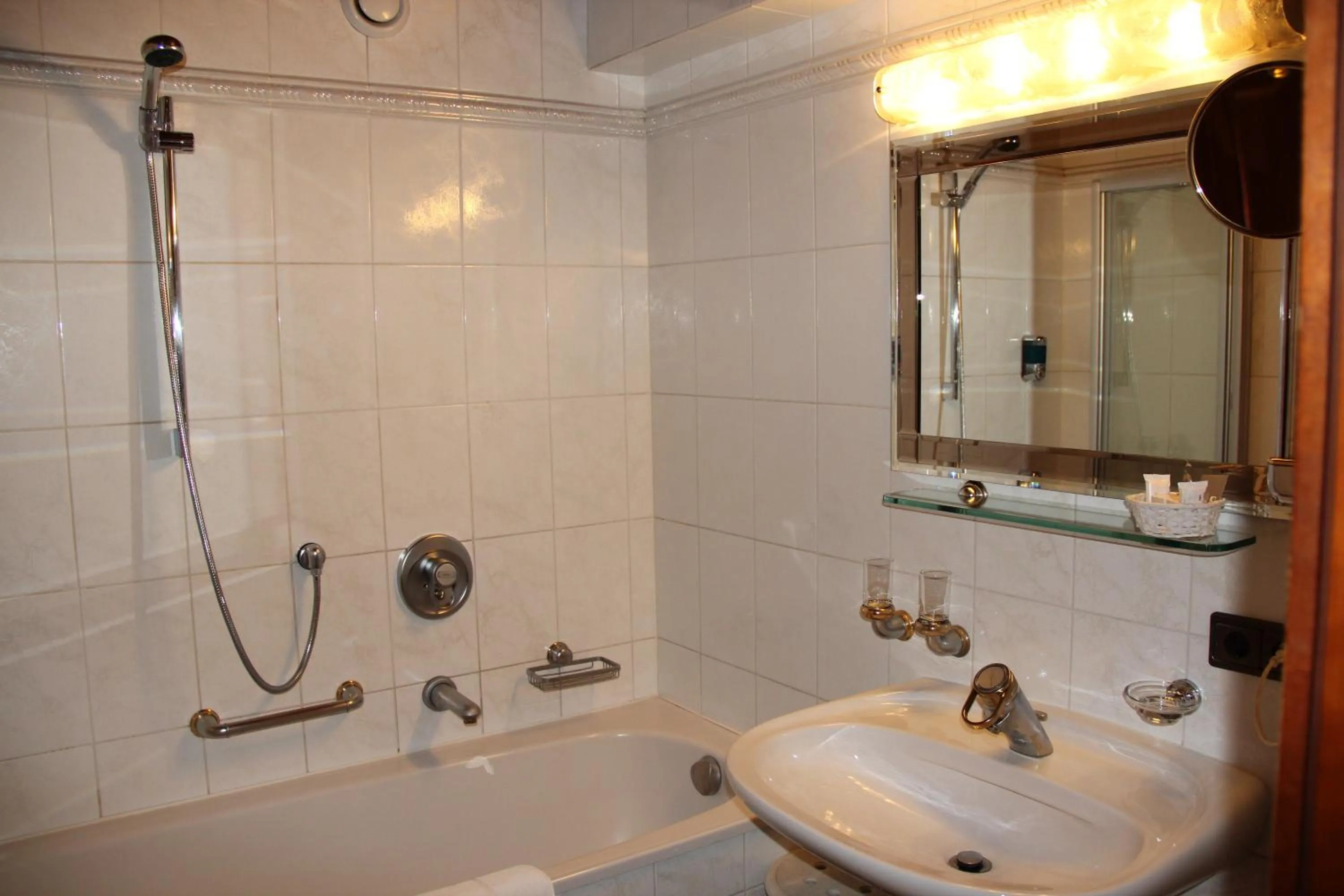 Bathroom in Hotel Tyrolis