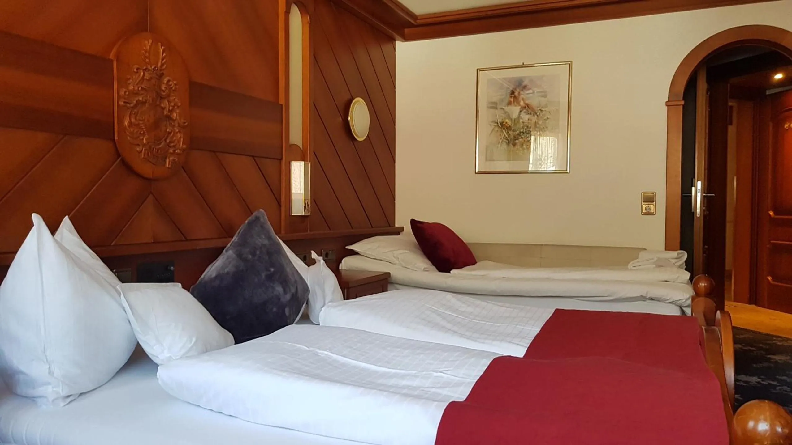 Bed in Hotel Tyrolis