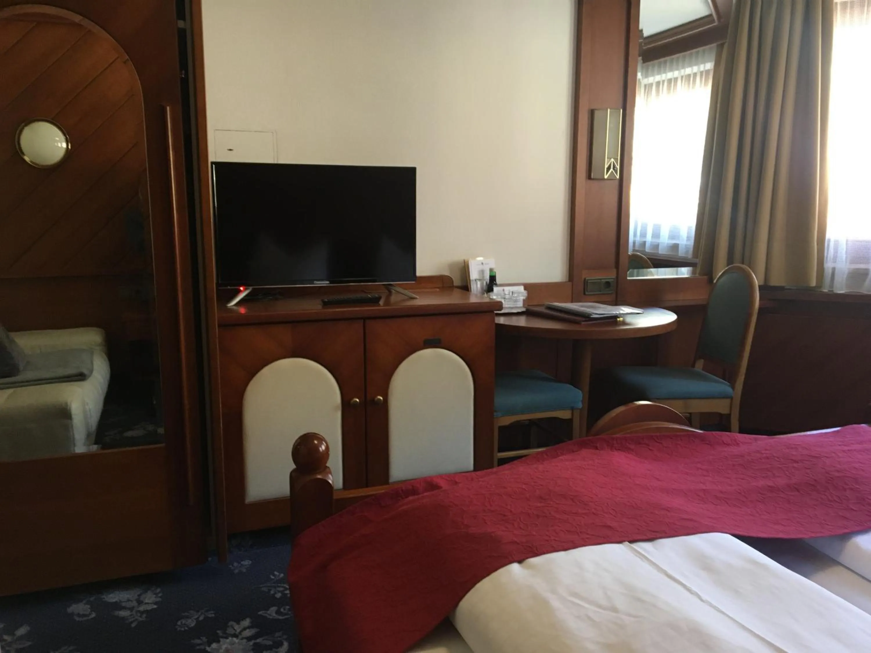 TV and multimedia, Bed in Hotel Tyrolis