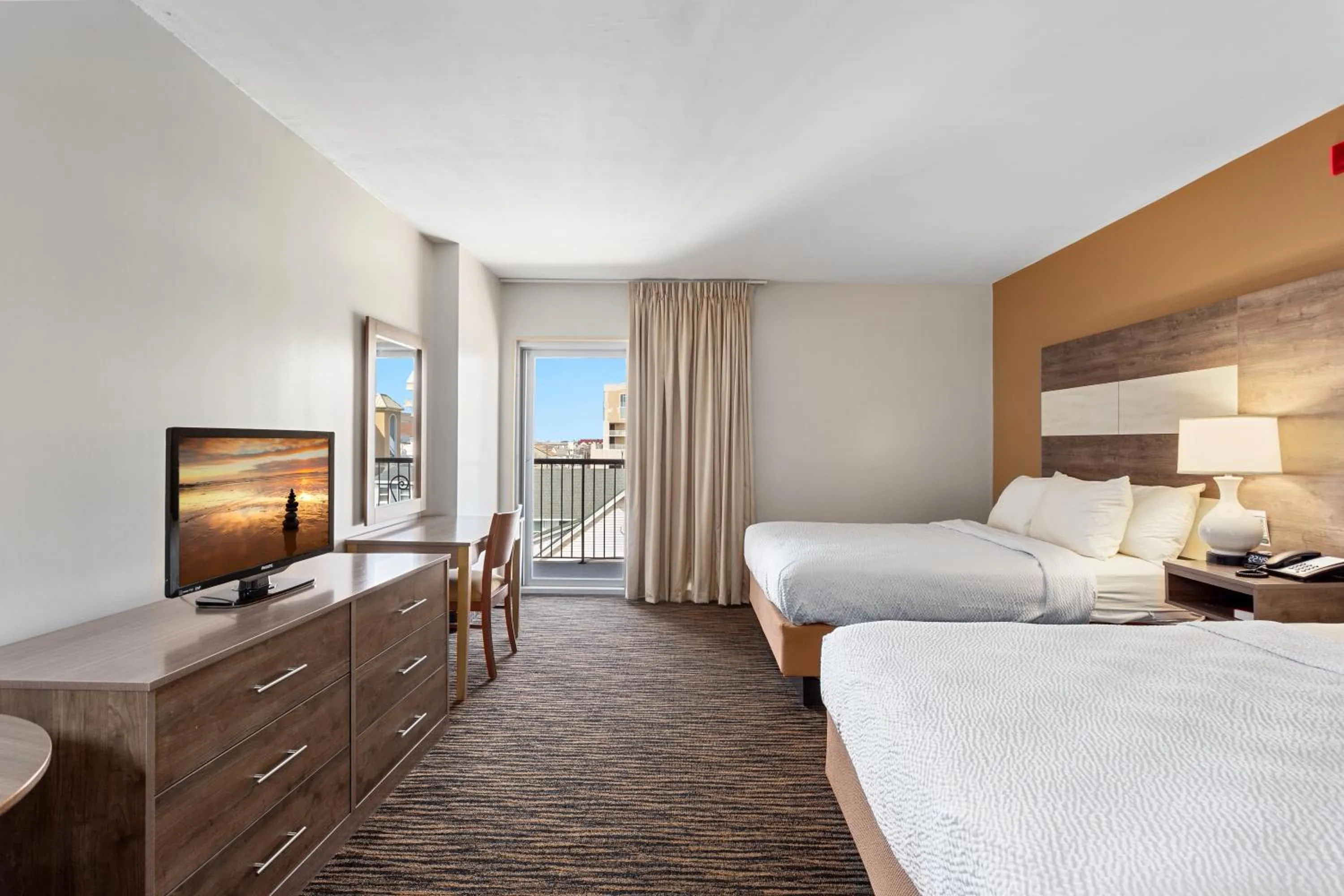 Bedroom, Bed in Americana Motor Inn on Boardwalk