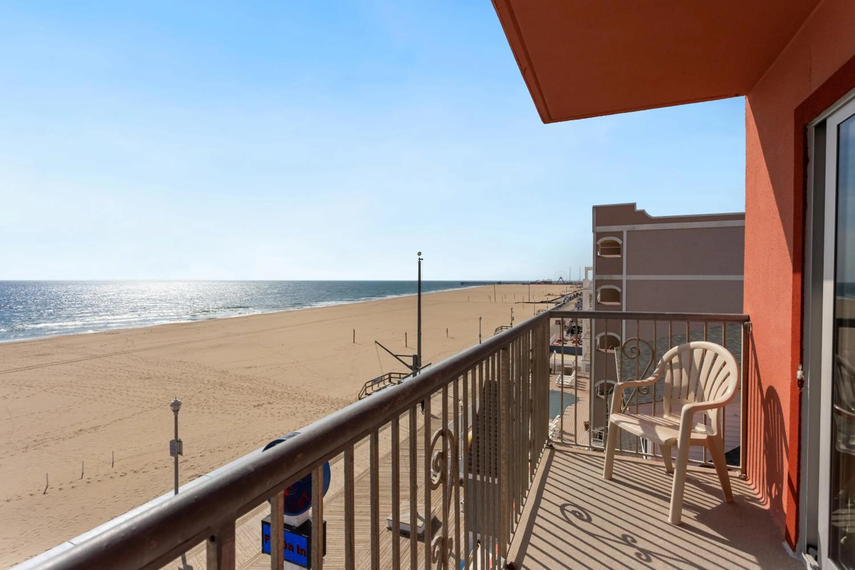 Sea view in Americana Motor Inn on Boardwalk