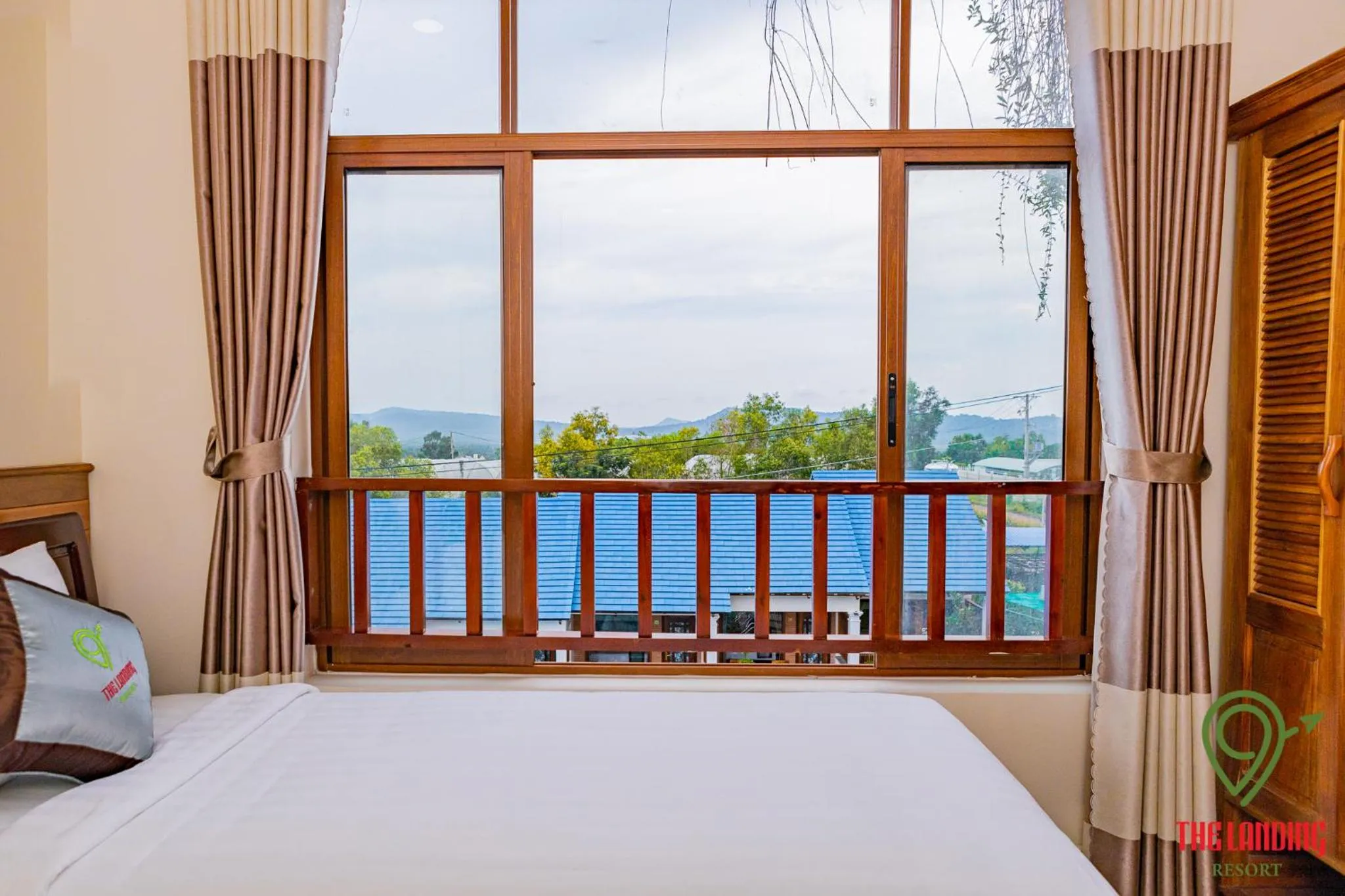 View (from property/room), Bed in The Landing Resort