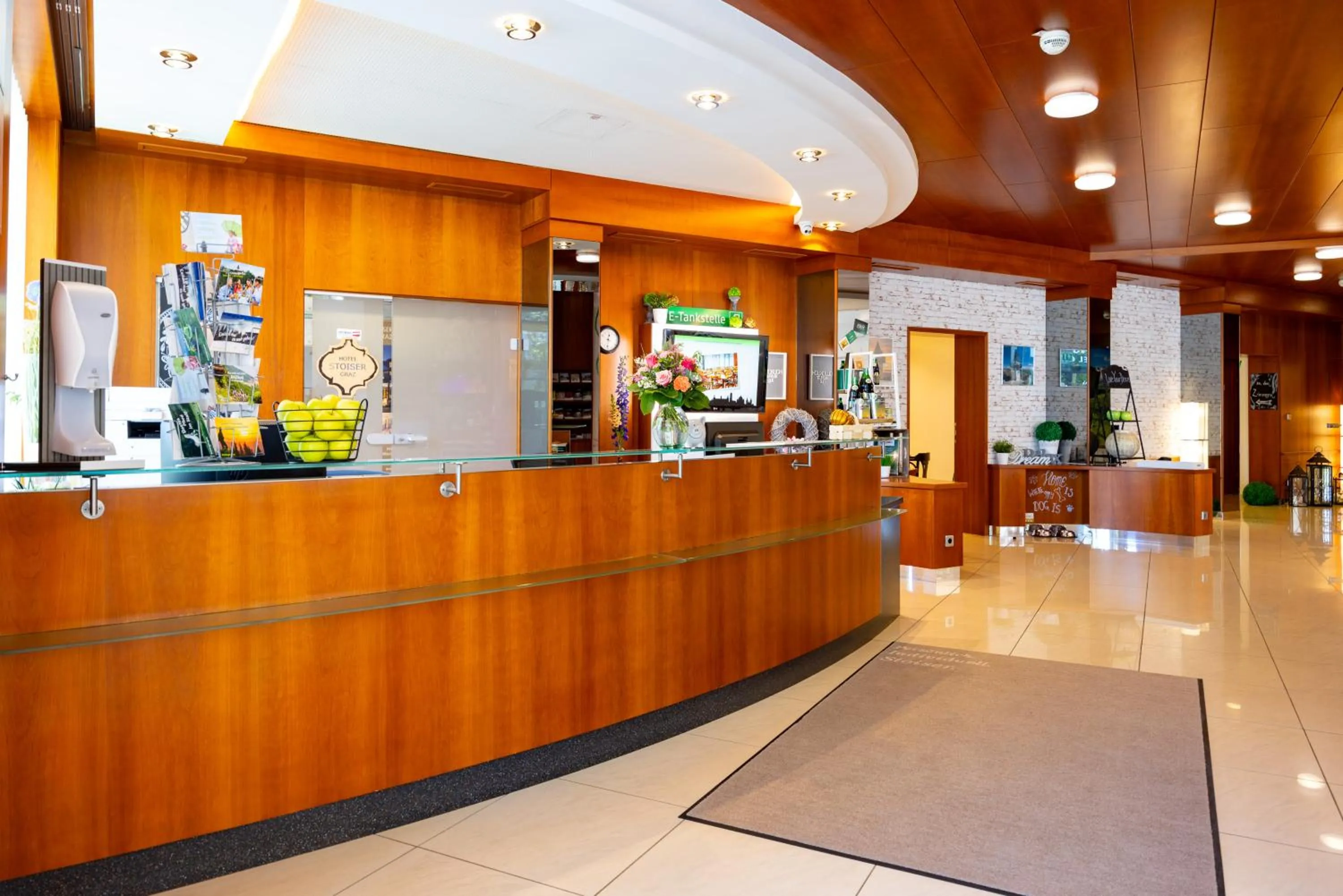Lobby or reception in Hotel Stoiser Graz -Parkplatz inbegriffen!