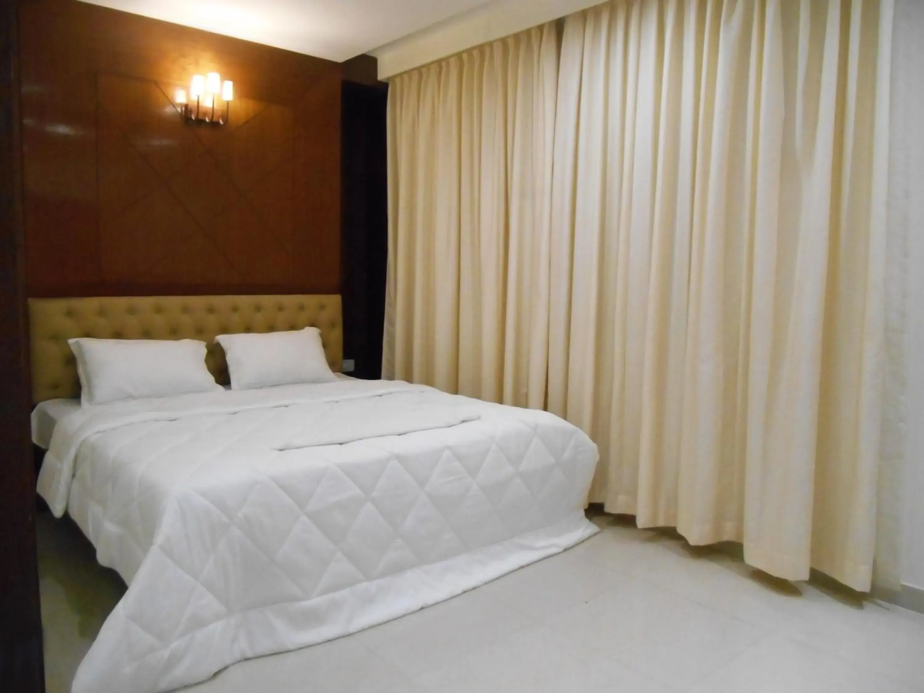 Deluxe Double Room (2 Adults + 1 Child) - single occupancy in THE GRAND CORAL Deluxe Double Room (2 Adults + 1 Child) - single occupancy in THE GRAND CORAL