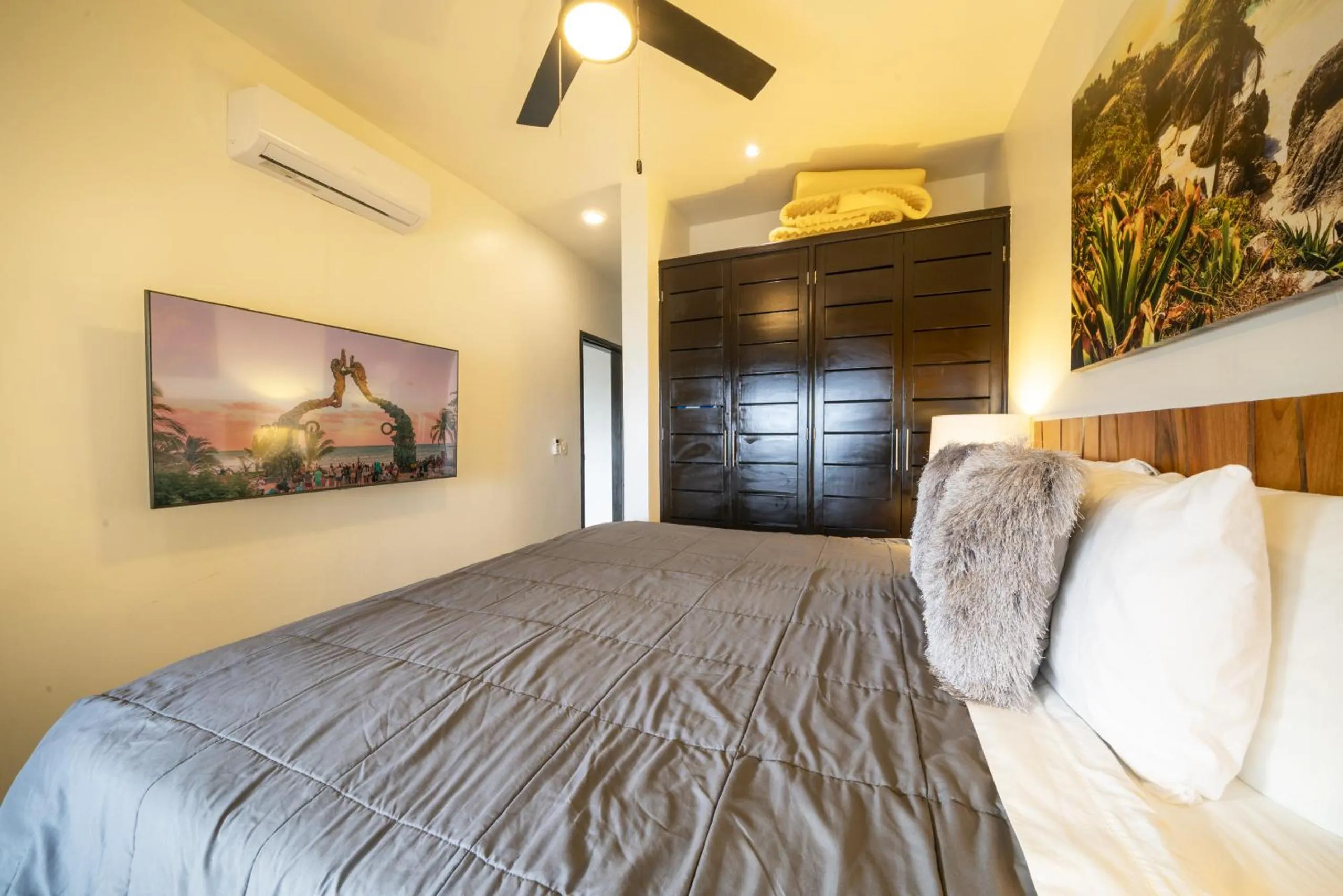 Bed in Condo Surf 405 - Luxury Oceanview Beachfront 3 BR with Gym - At El Faro Condos