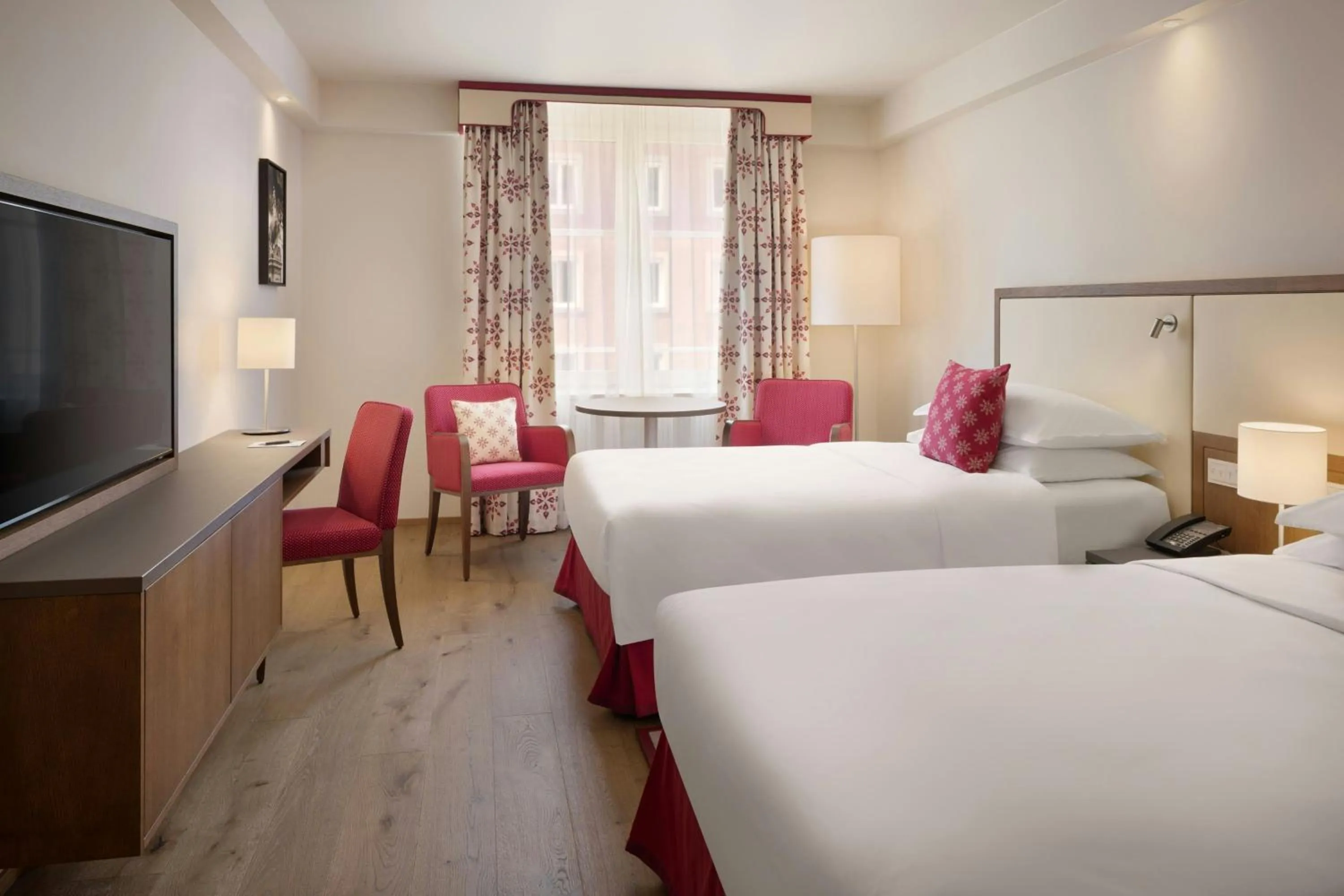 Photo of the whole room, Bed in Sheraton Grand Salzburg