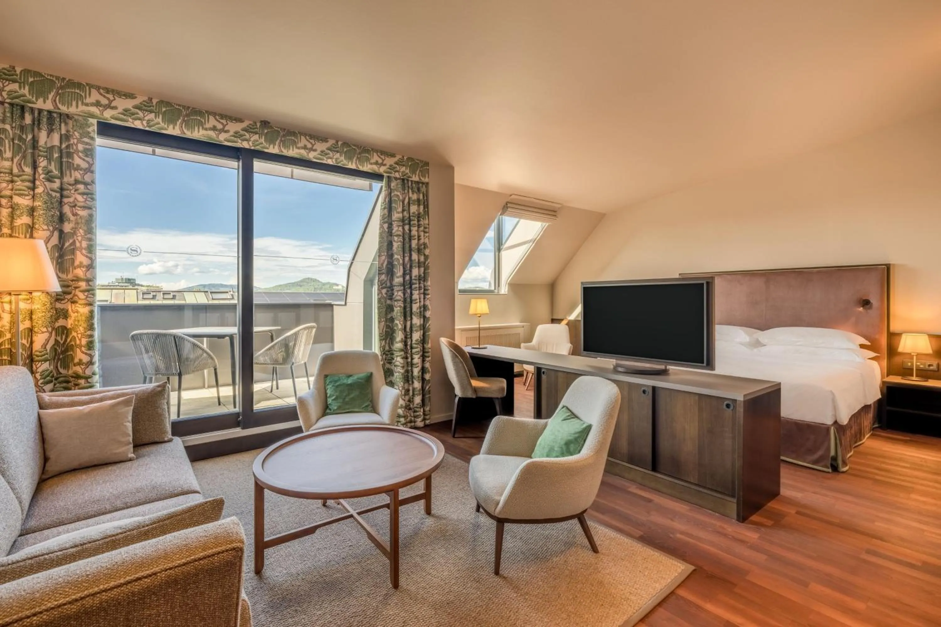 Photo of the whole room in Sheraton Grand Salzburg