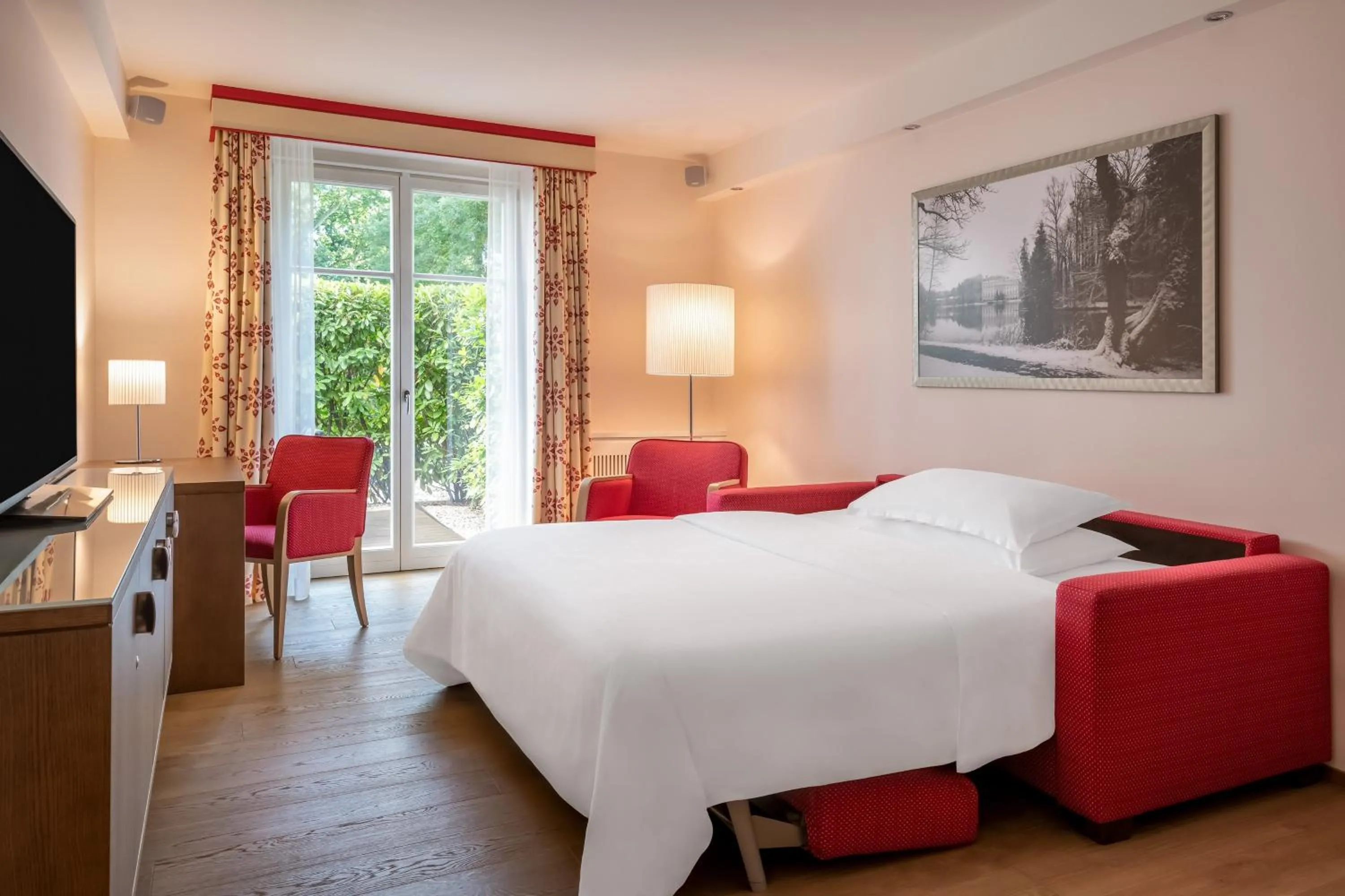 Photo of the whole room, Bed in Sheraton Grand Salzburg