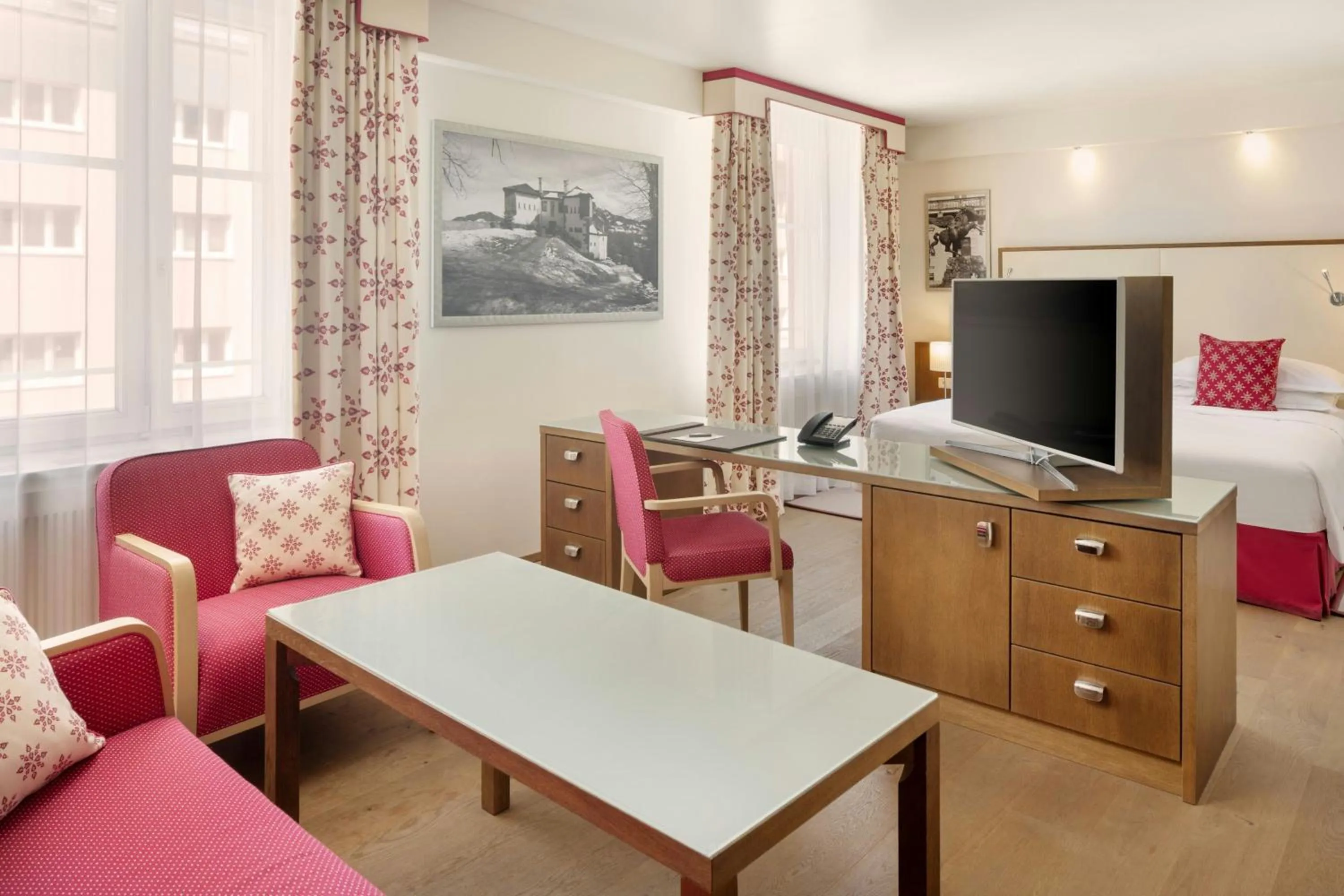 Photo of the whole room in Sheraton Grand Salzburg