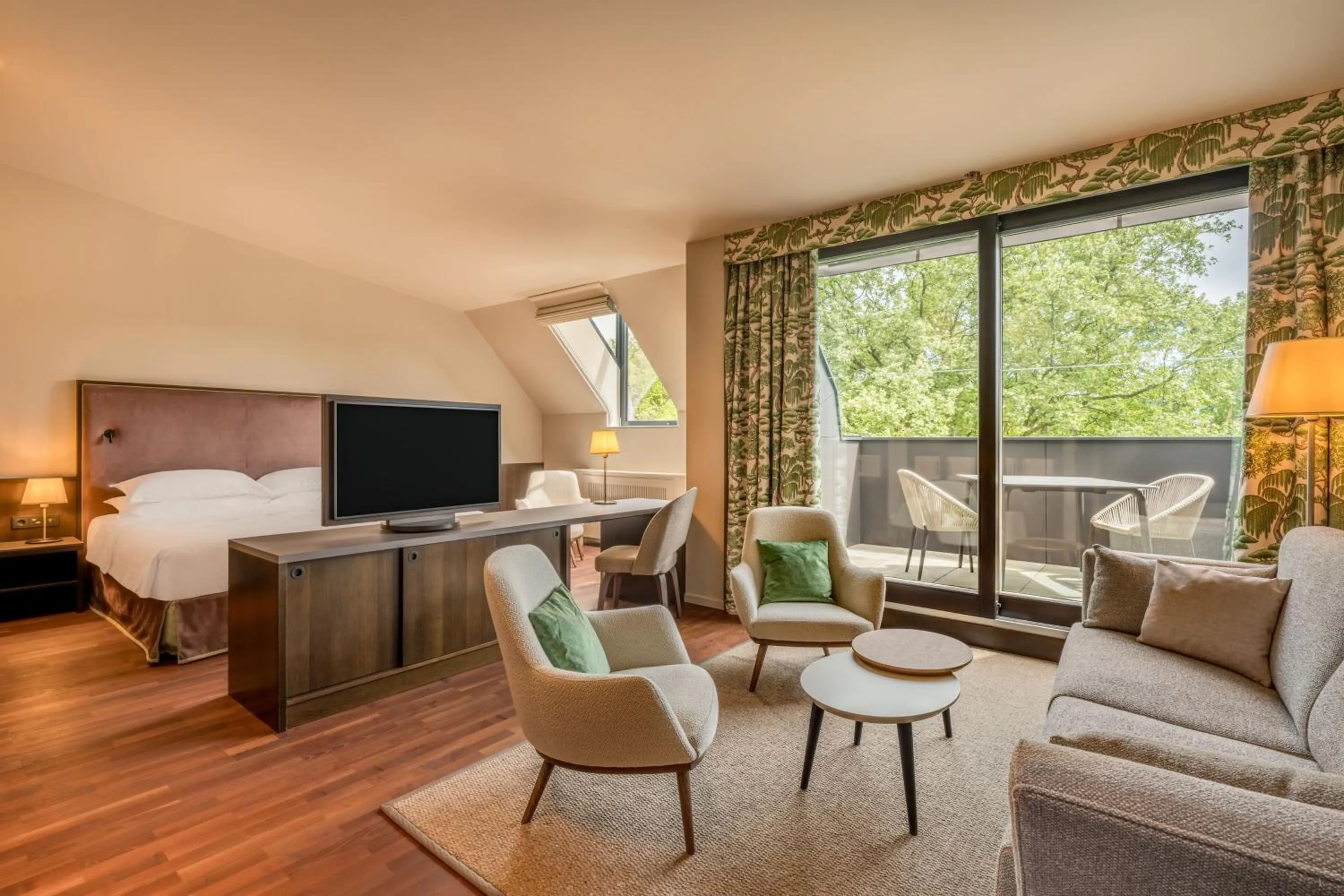 Photo of the whole room in Sheraton Grand Salzburg