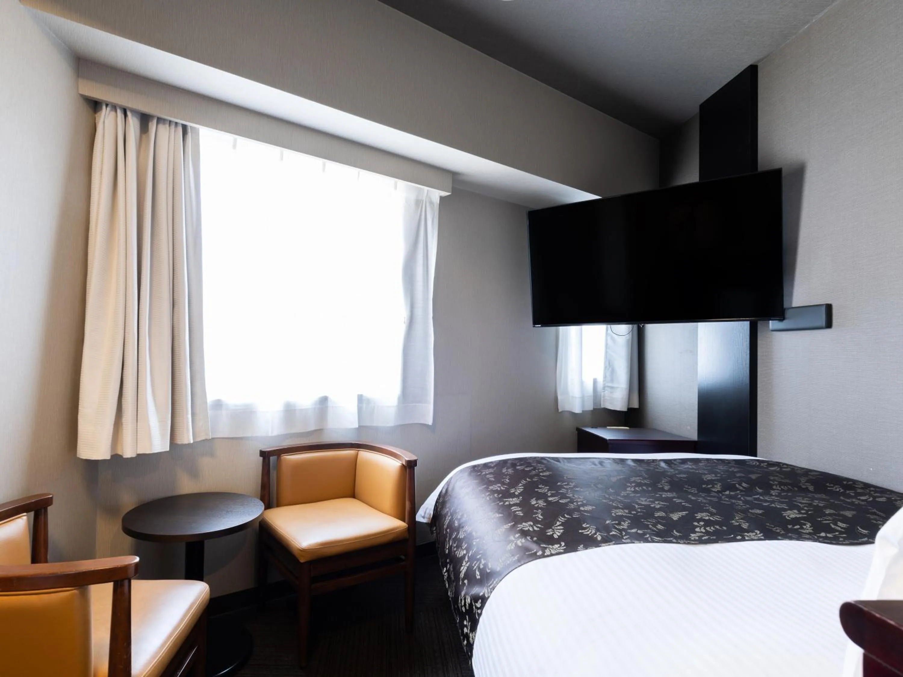 Photo of the whole room, Bed in APA Hotel Chibachuo Ekimae