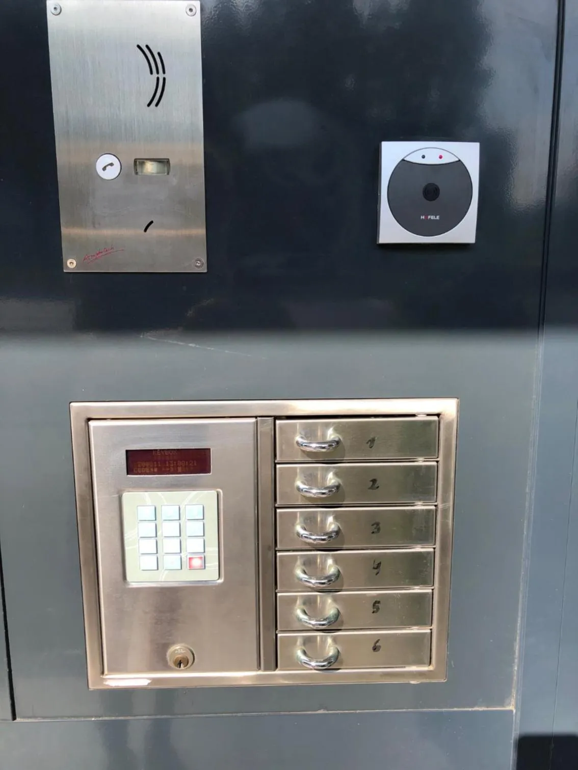 Logo/Certificate/Sign in Hotel Plainbrücke | self check-in