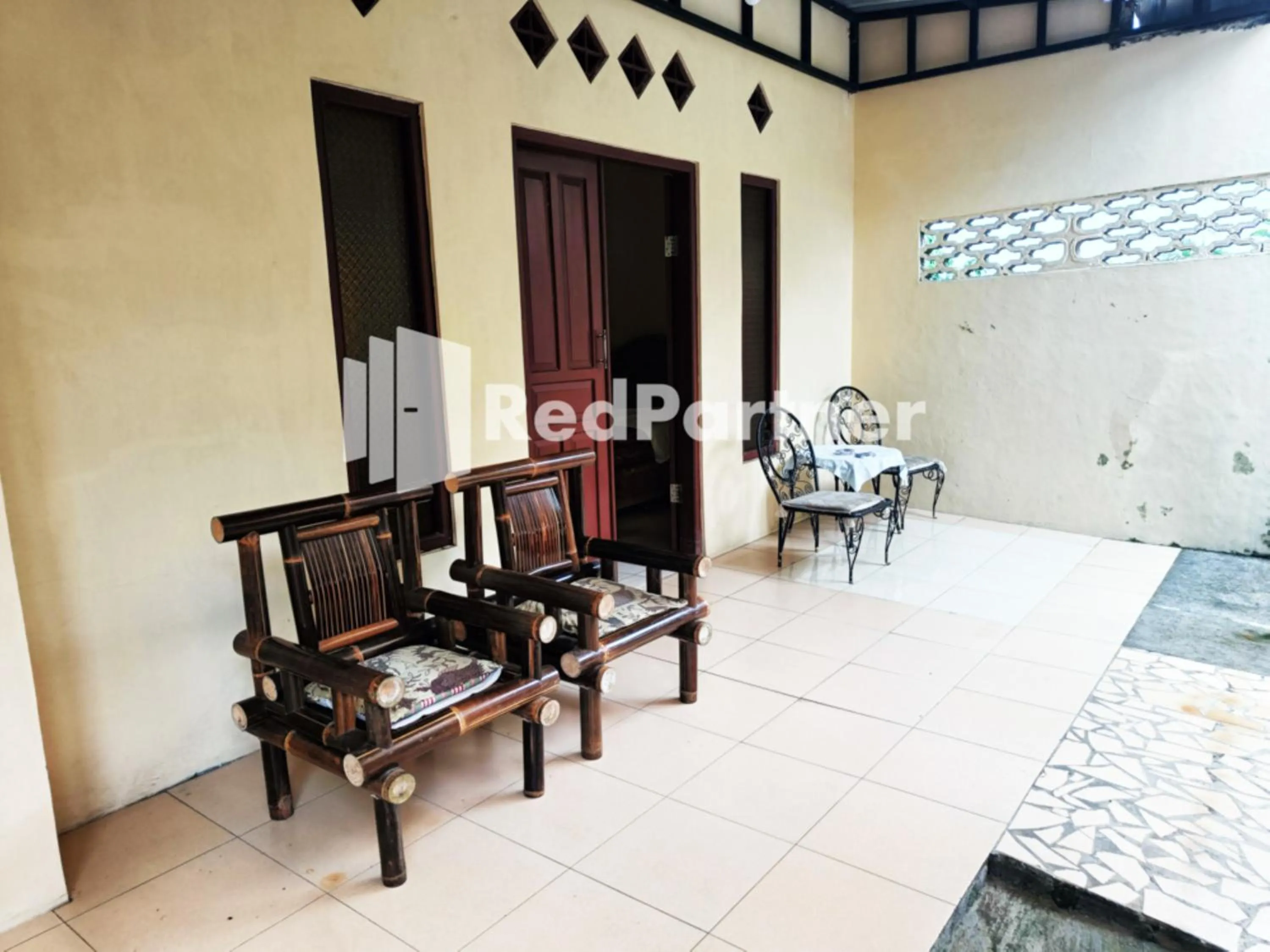 Patio in Hotel Anita Baturaden Mitra RedDoorz