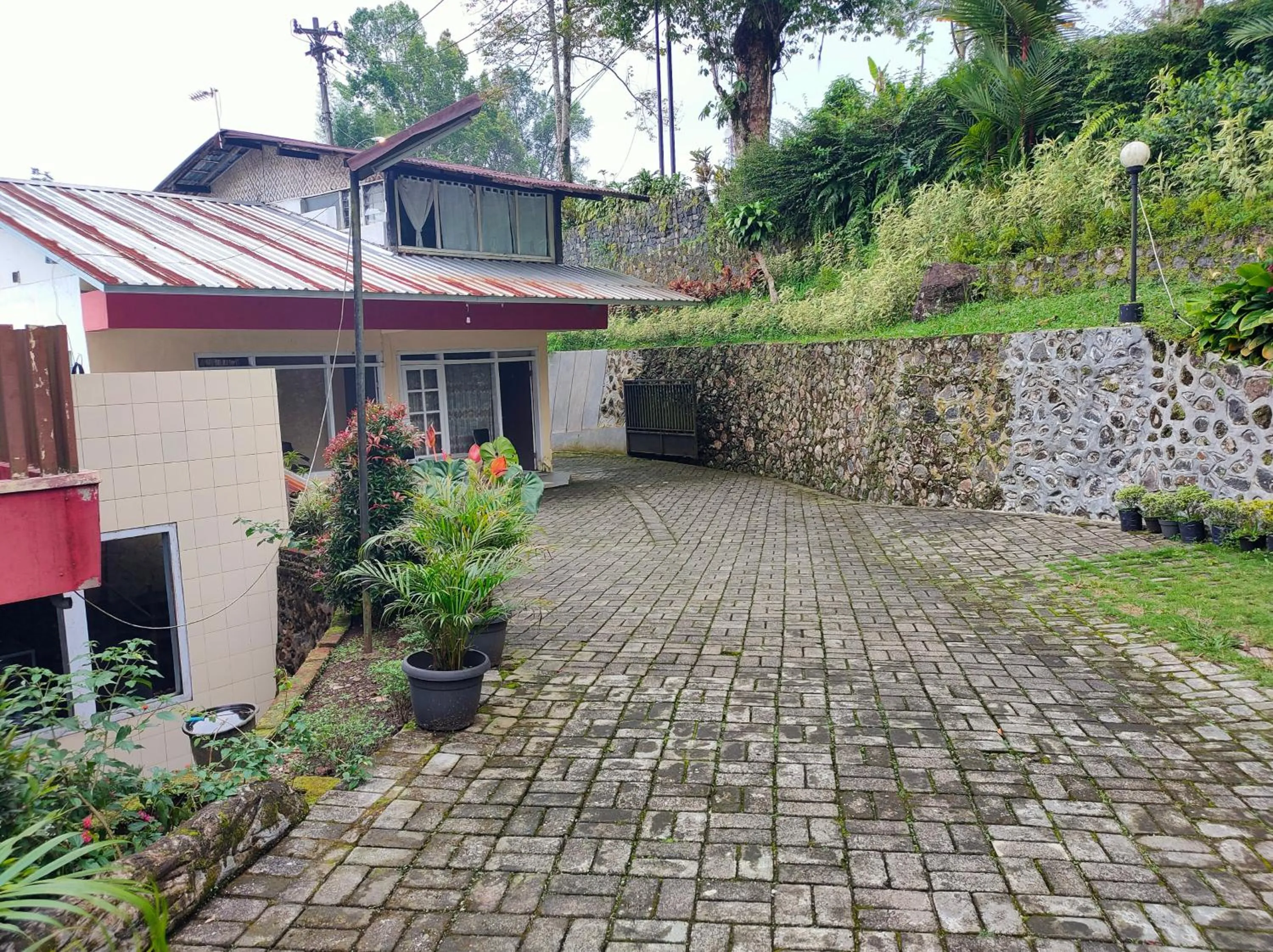 Property building in Hotel Anita Baturaden Mitra RedDoorz