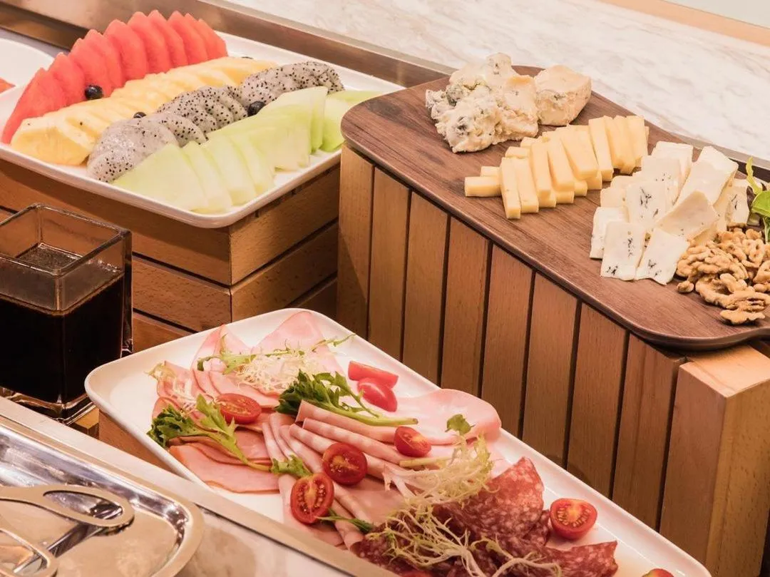 Breakfast in the Arca