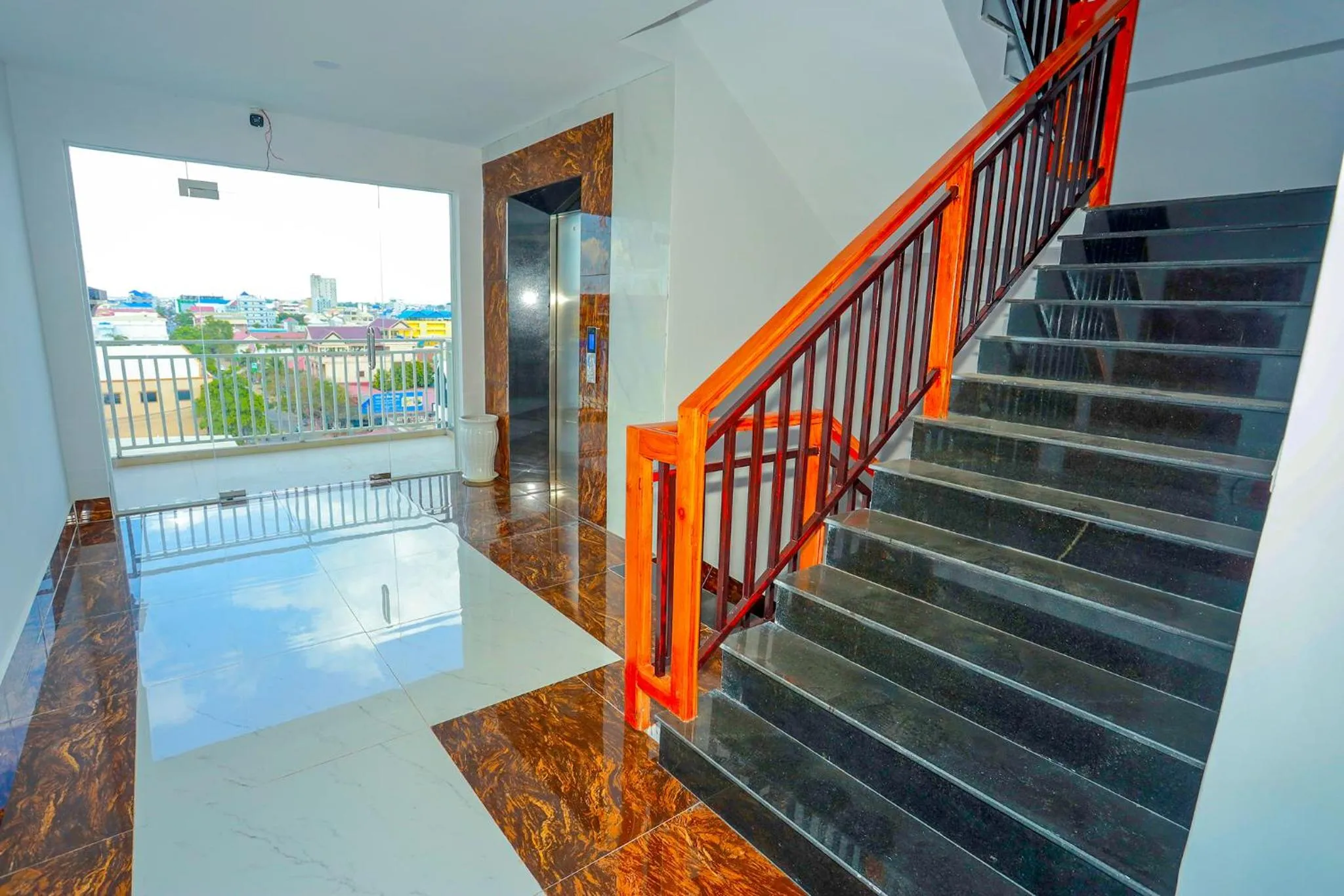 Facade/entrance in Pheng Chenda Hotel