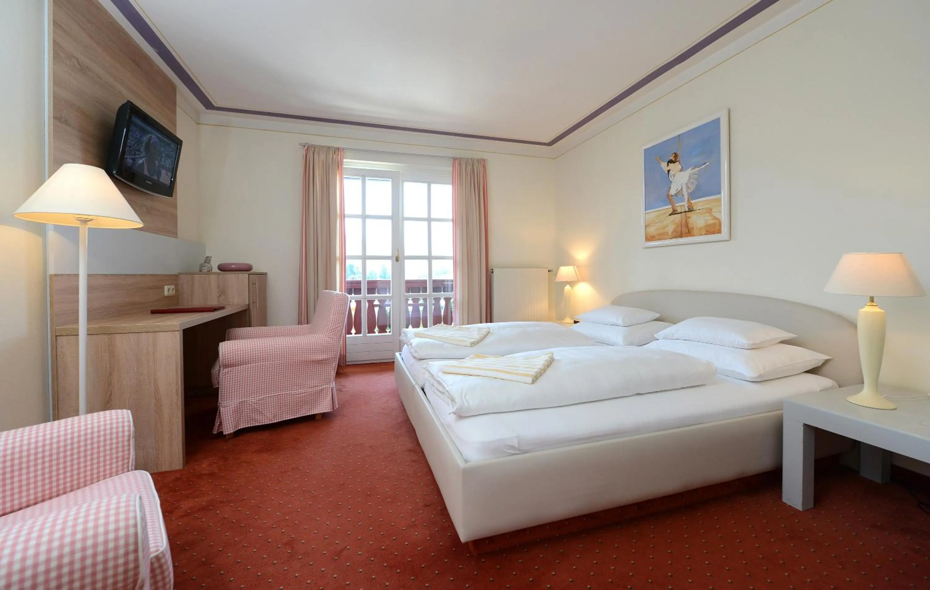 Photo of the whole room, Bed in Lust und Laune Hotel am Wörthersee