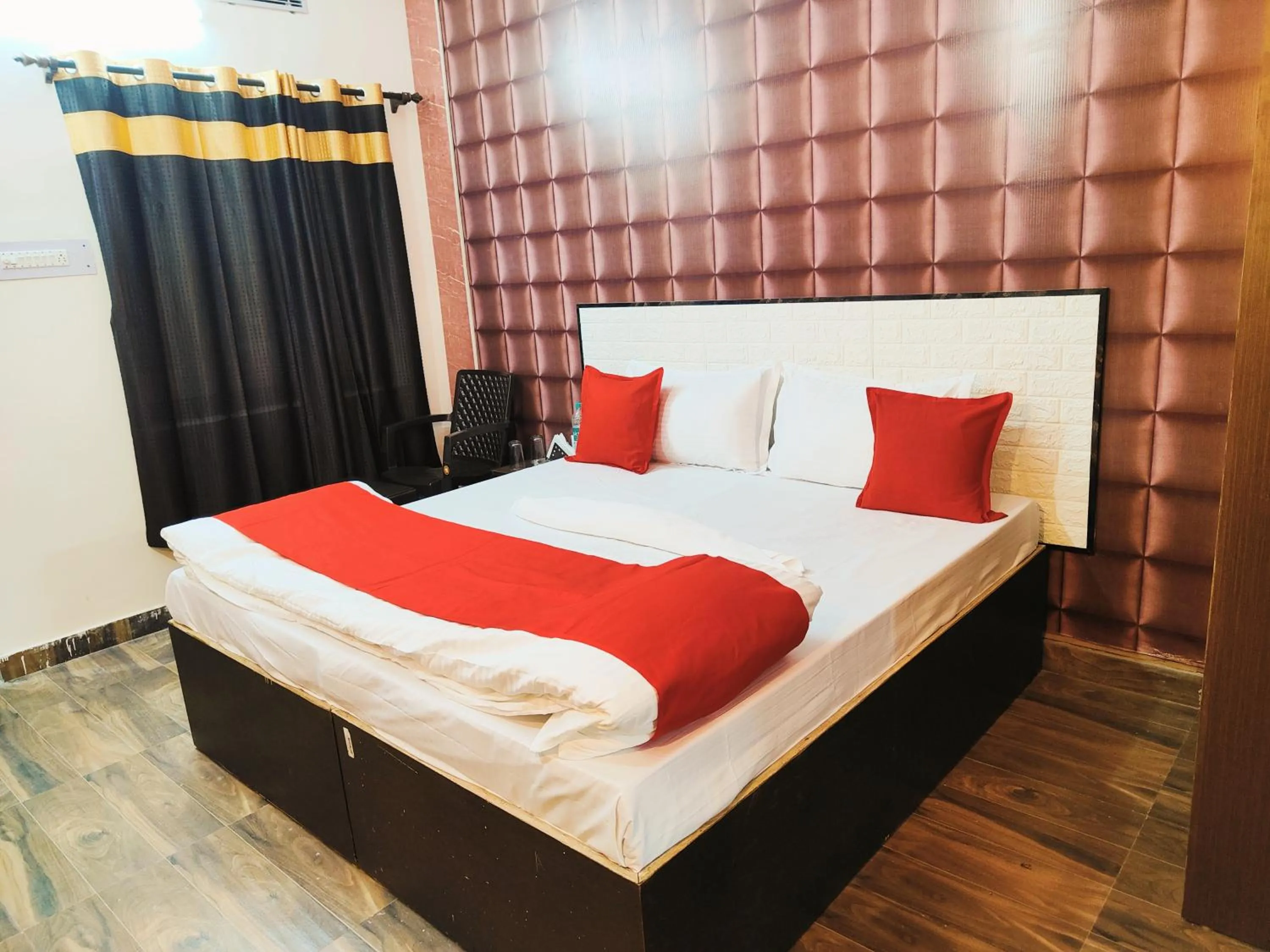 Bedroom, Bed in Hotel kingsman