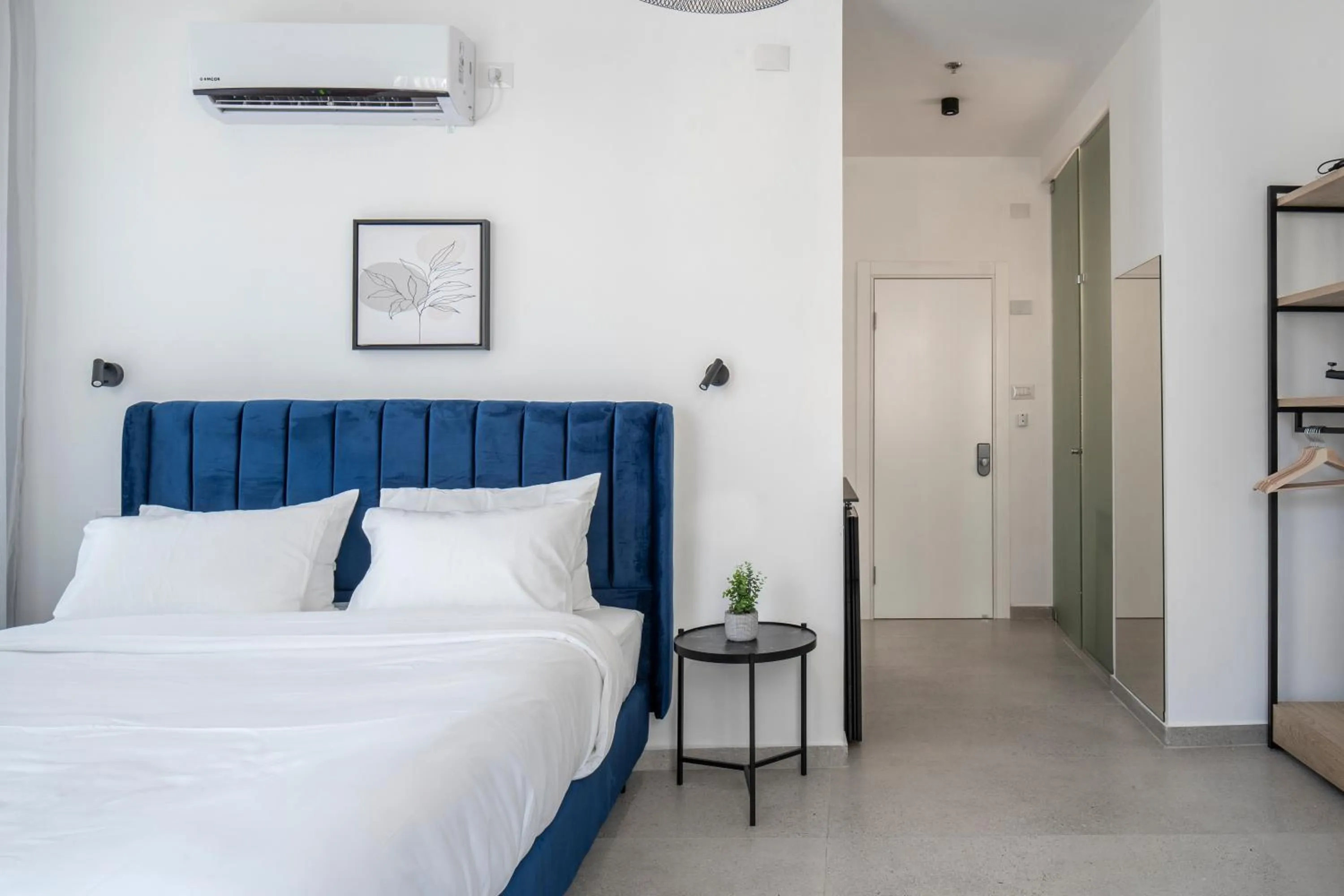 Bed in De' Mar Florentine By Peraia