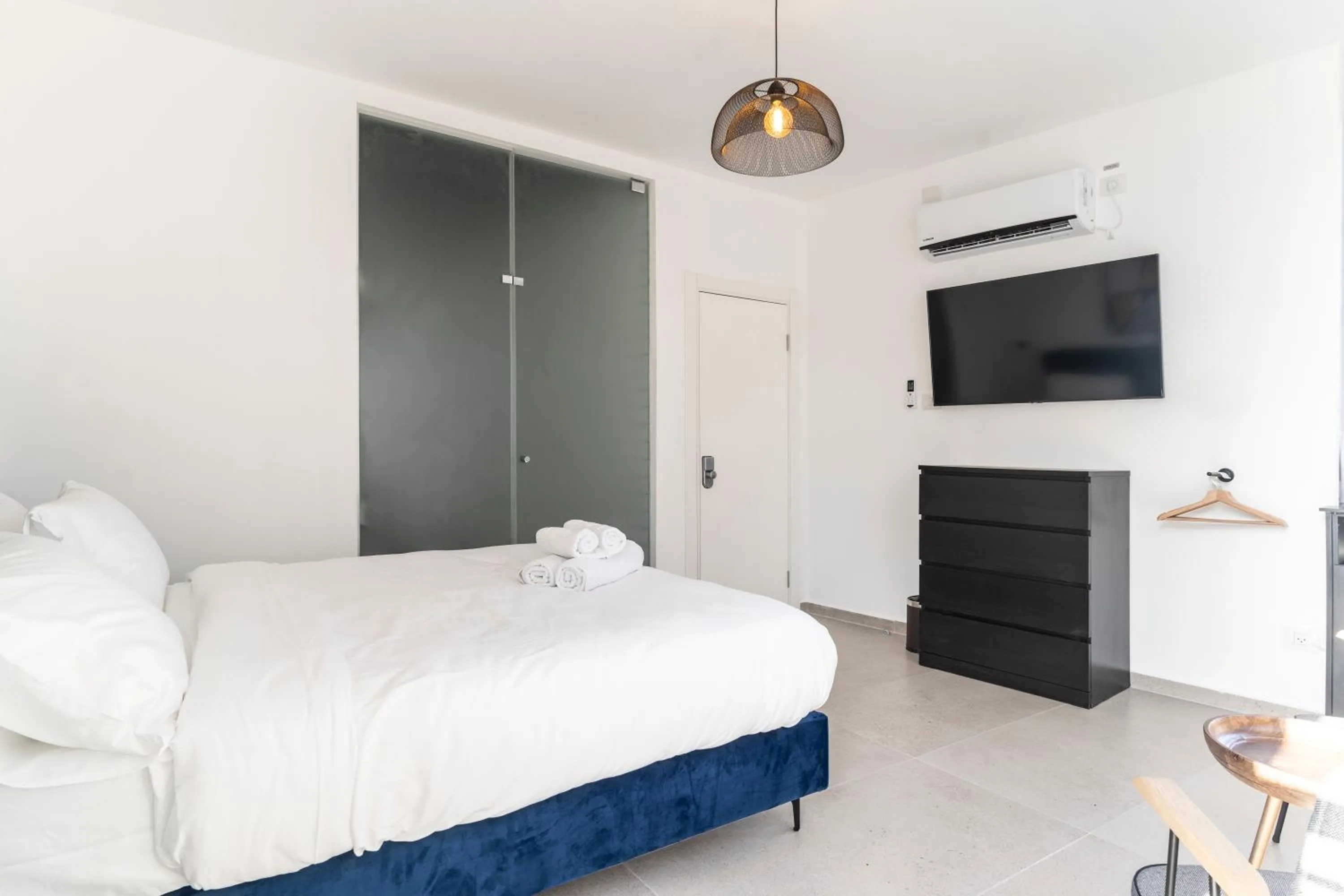 Bed in De' Mar Florentine By Peraia