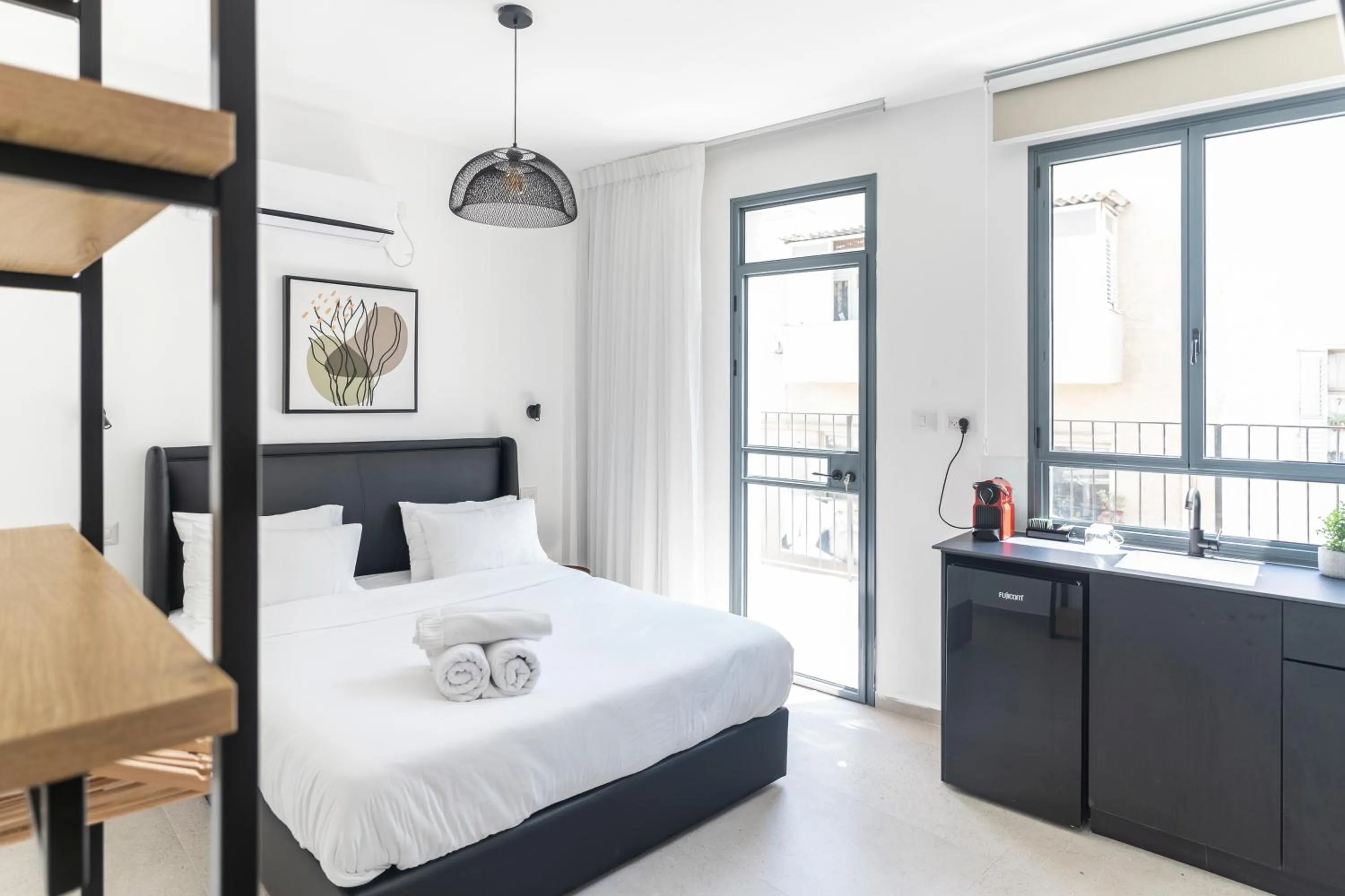 Bed in De' Mar Florentine By Peraia