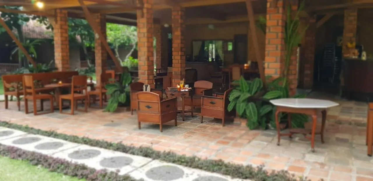 Restaurant/places to eat in Katumbiri Resort