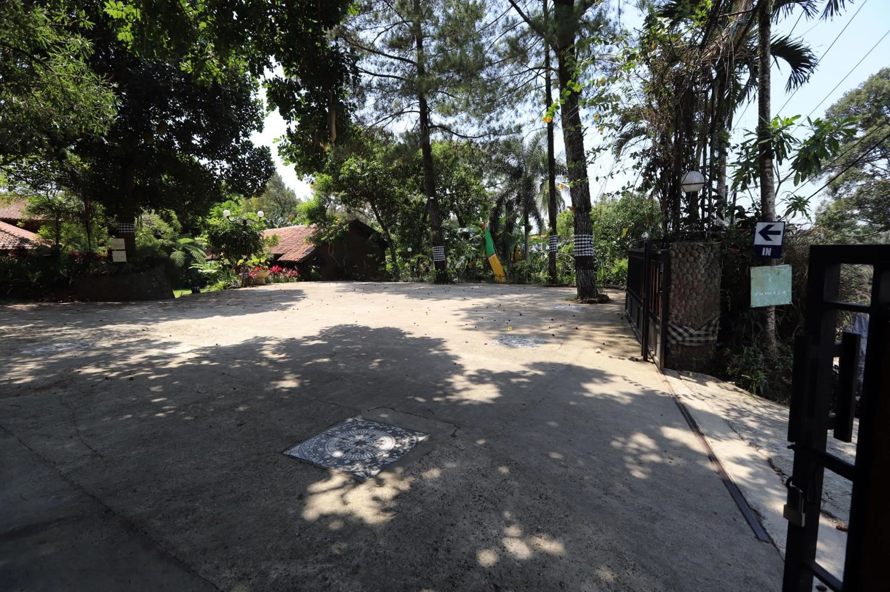 Parking in Katumbiri Resort