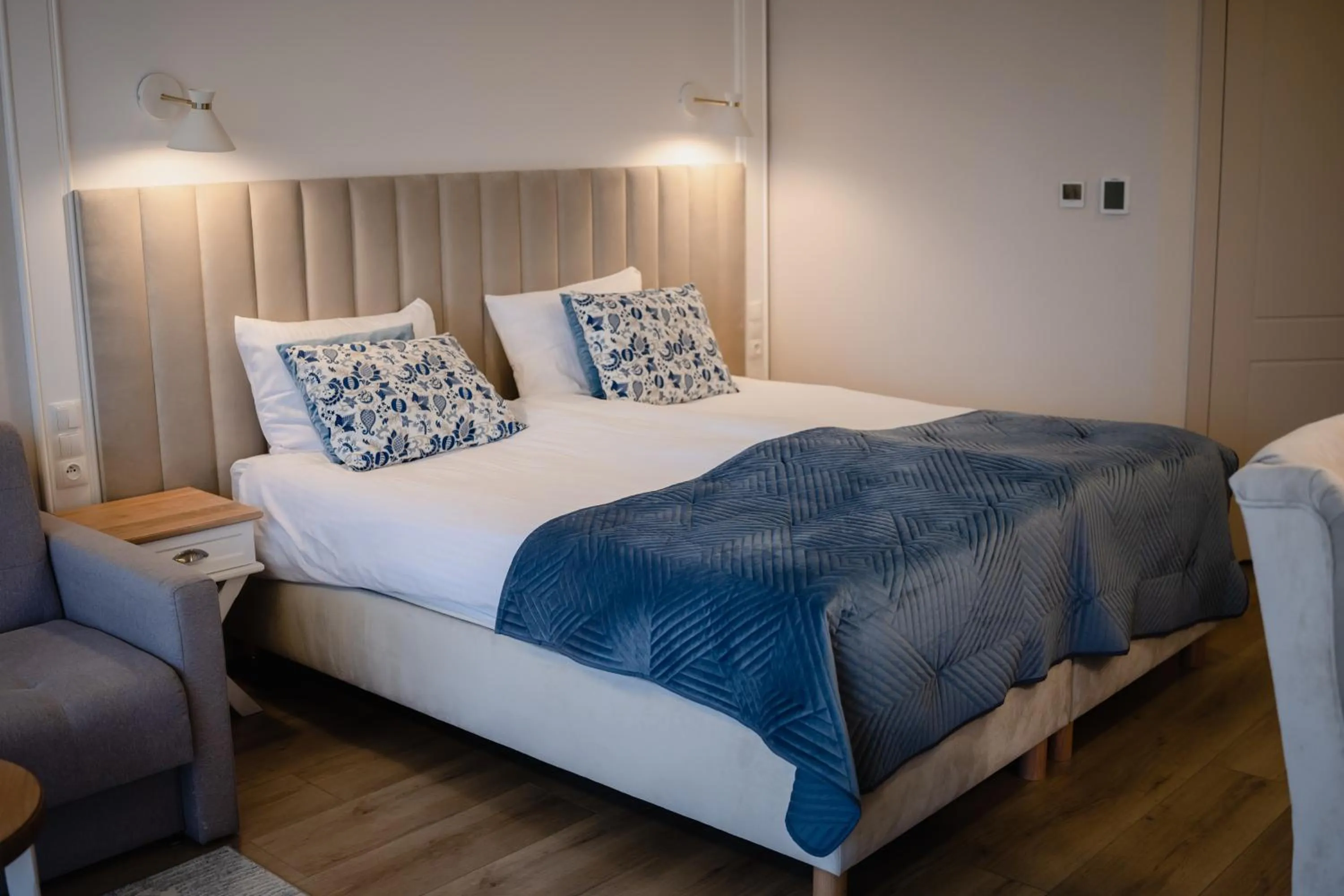 Seating area, Bed in Hotel Szerokie Wody Sea & Sand Ustka