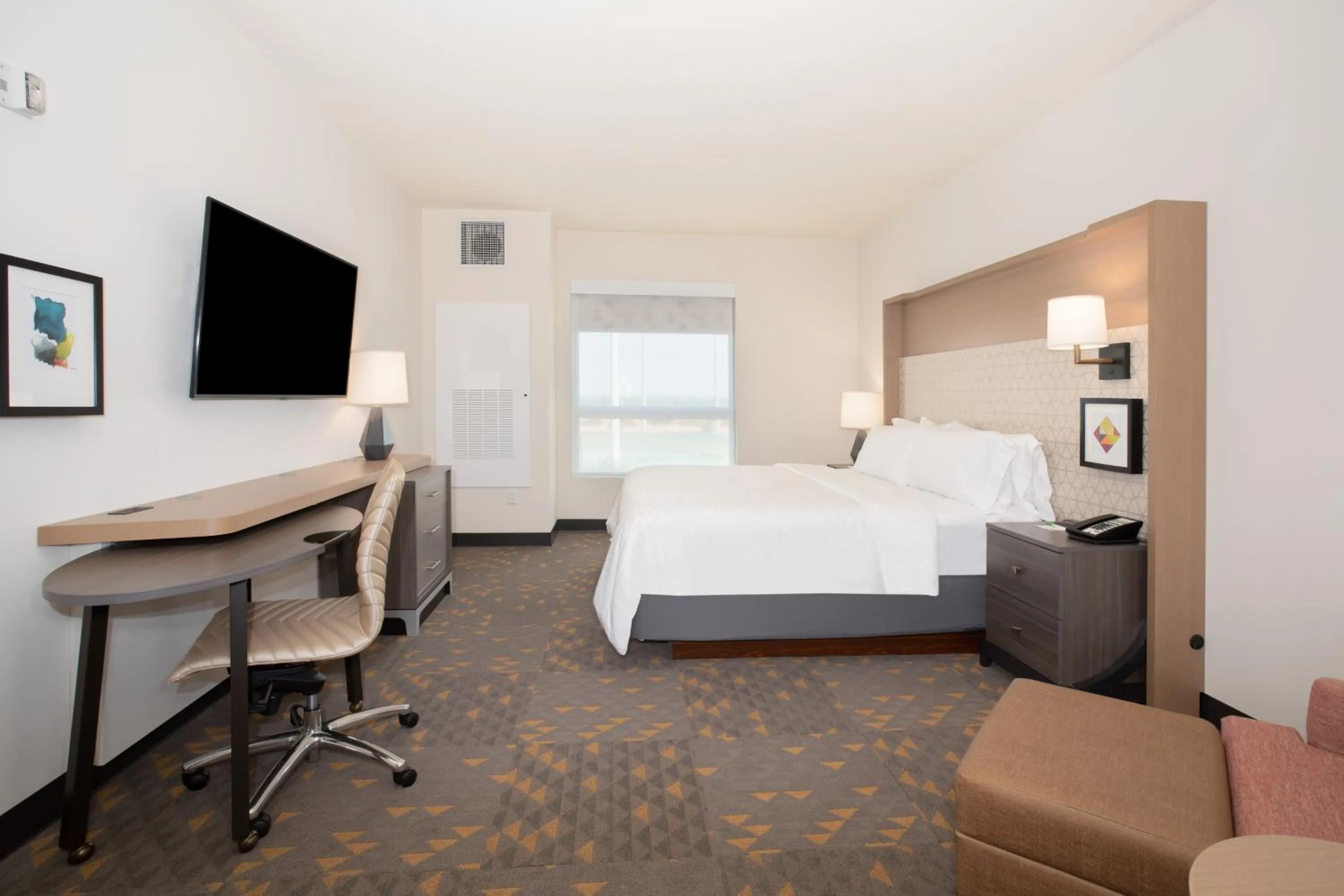 Photo of the whole room, Bed in Holiday Inn Glendale - Stadium & Ent Dist by IHG