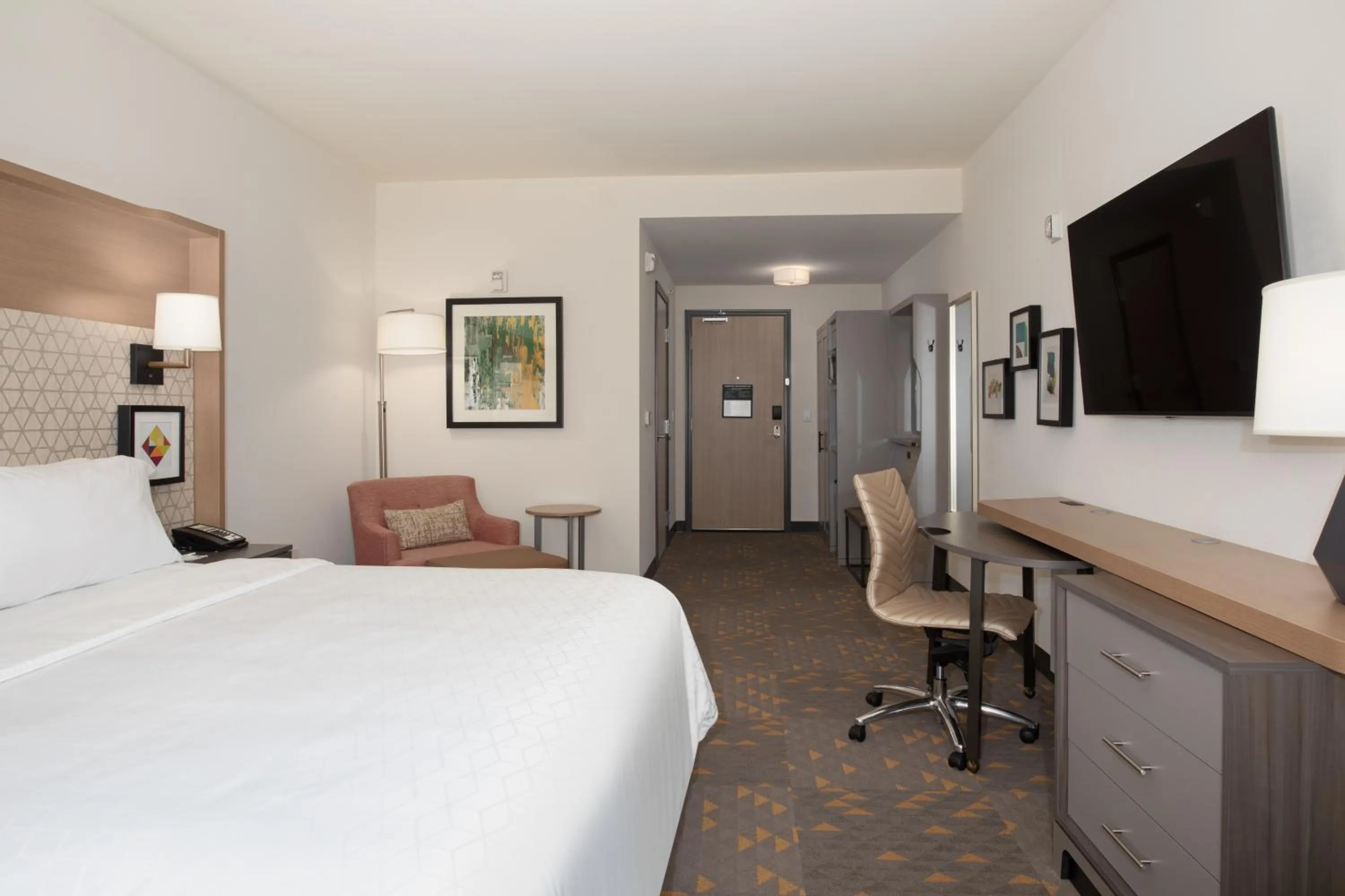 Photo of the whole room, Bed in Holiday Inn Glendale - Stadium & Ent Dist by IHG