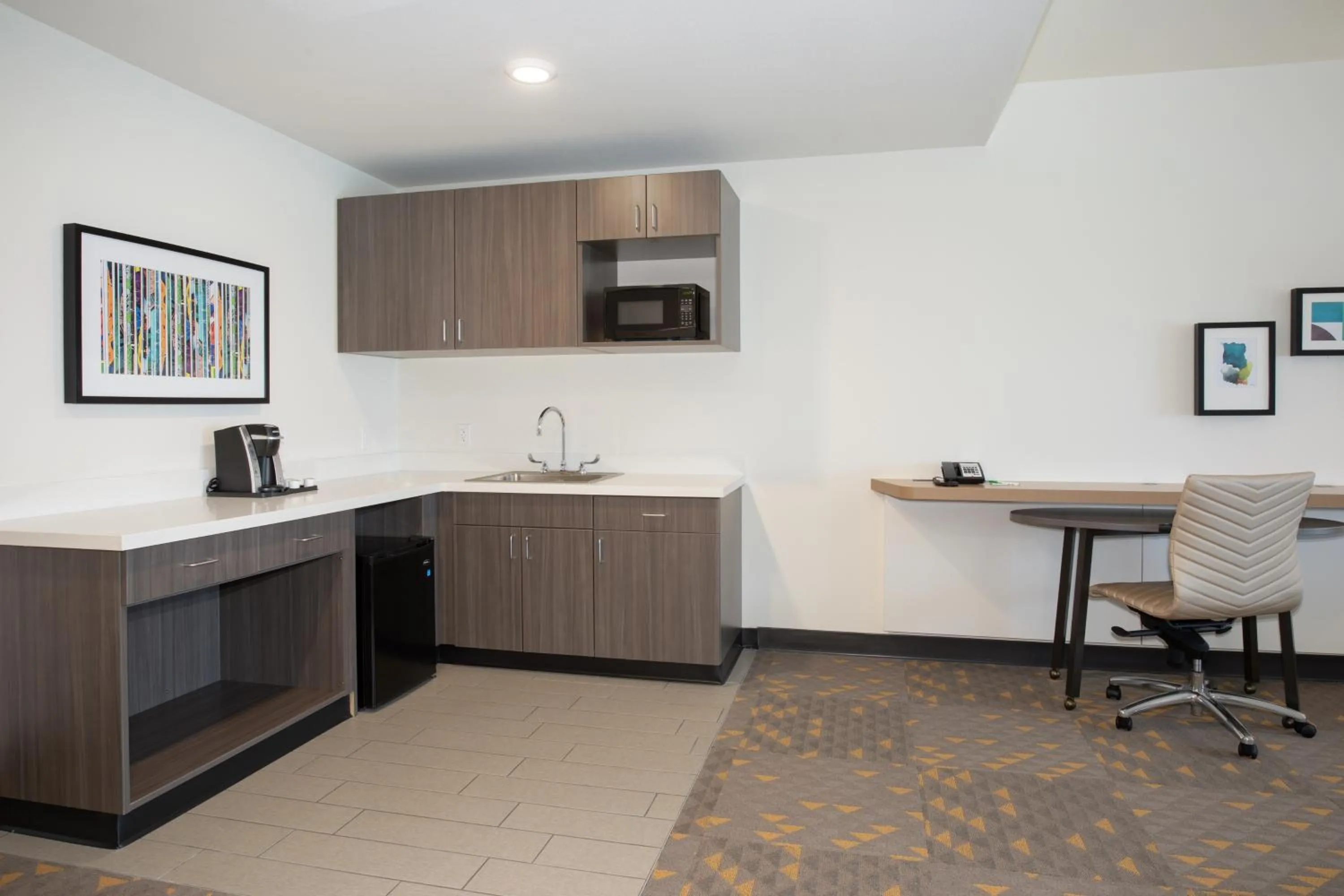Kitchen or kitchenette in Holiday Inn Glendale - Stadium & Ent Dist by IHG