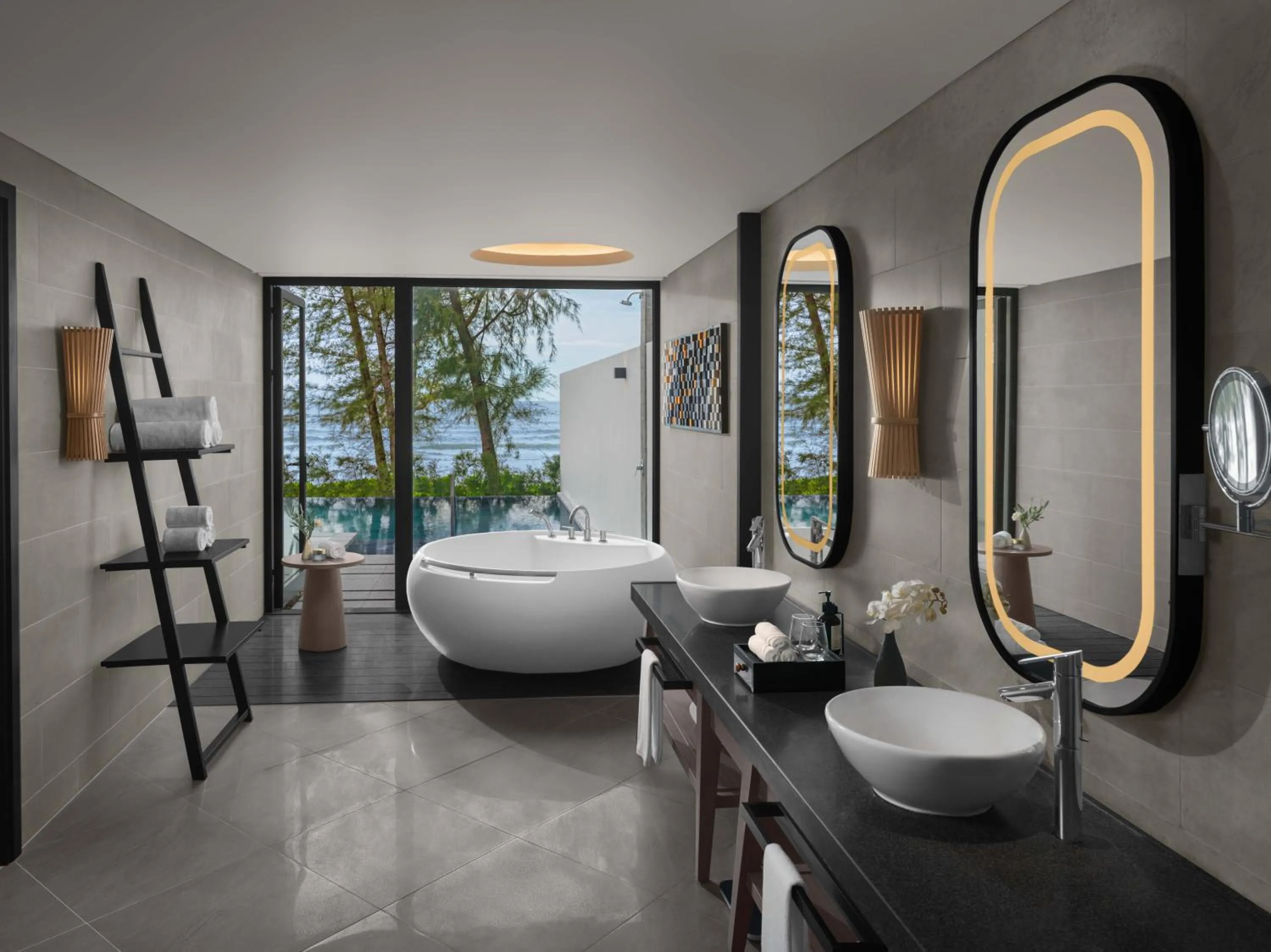Bathroom, Bed in Crowne Plaza Phu Quoc Starbay by IHG