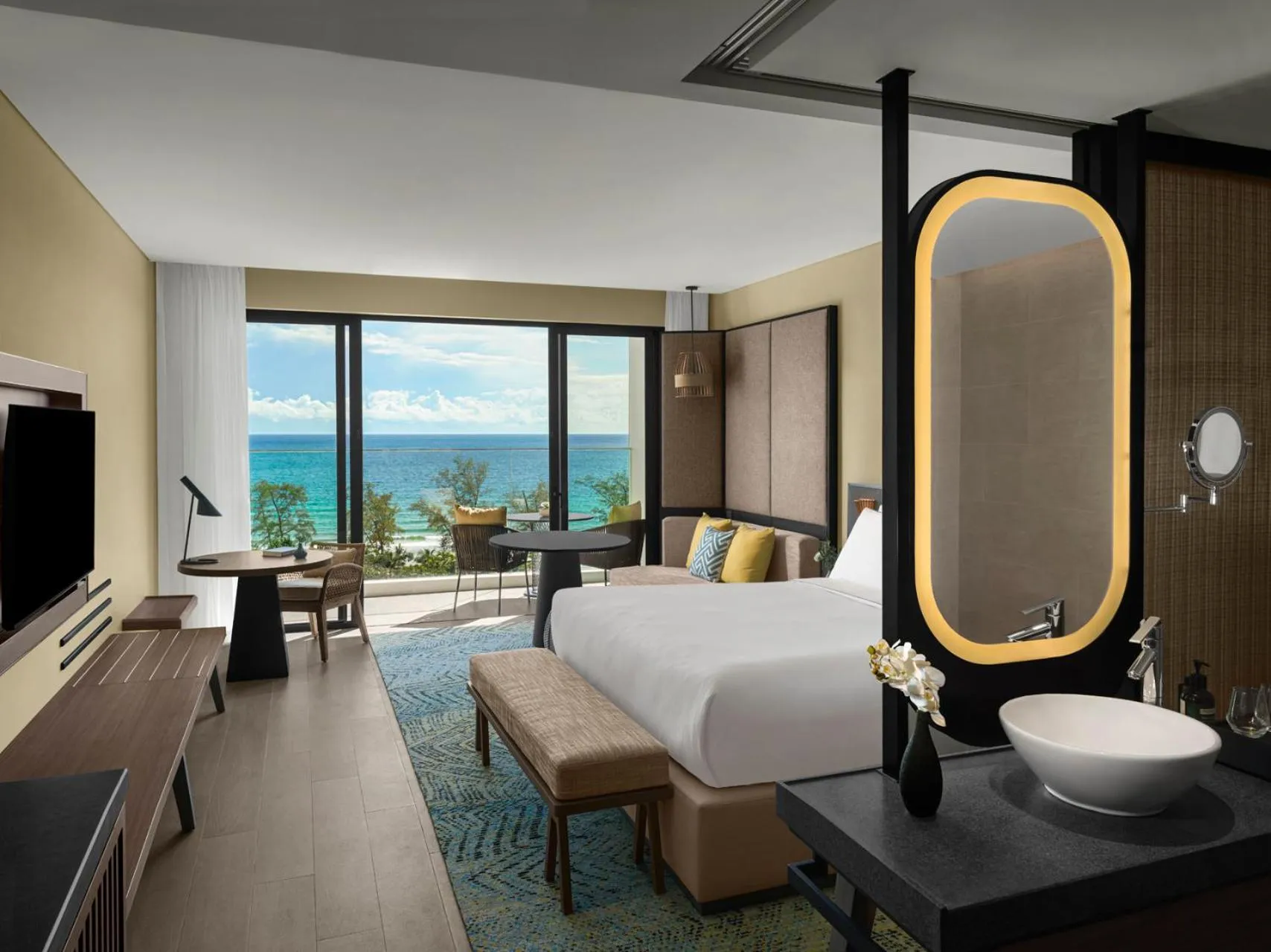 Bedroom, Bed in Crowne Plaza Phu Quoc Starbay by IHG