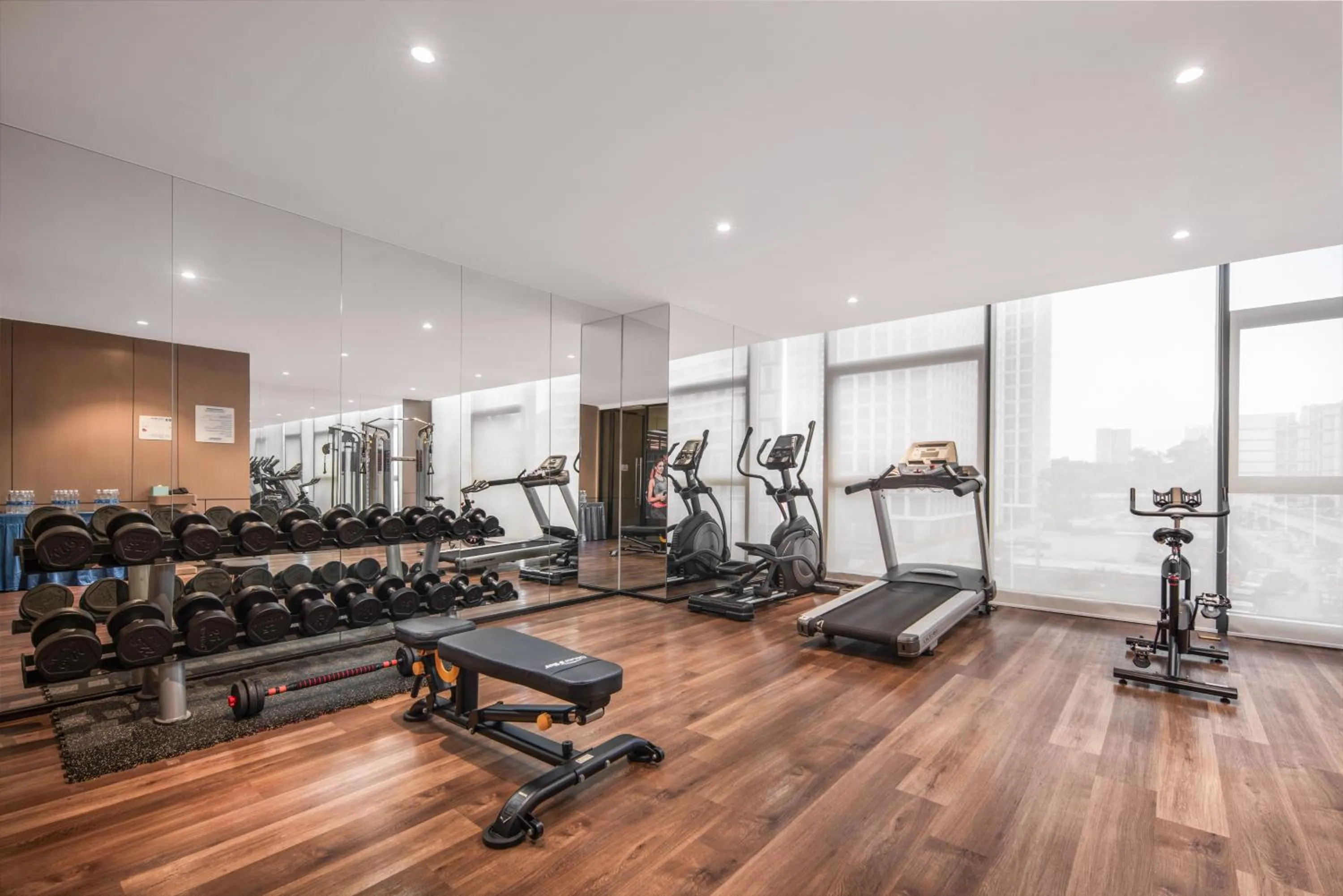 Fitness centre/facilities in Holiday Inn Express Shenzhen Longhua by IHG